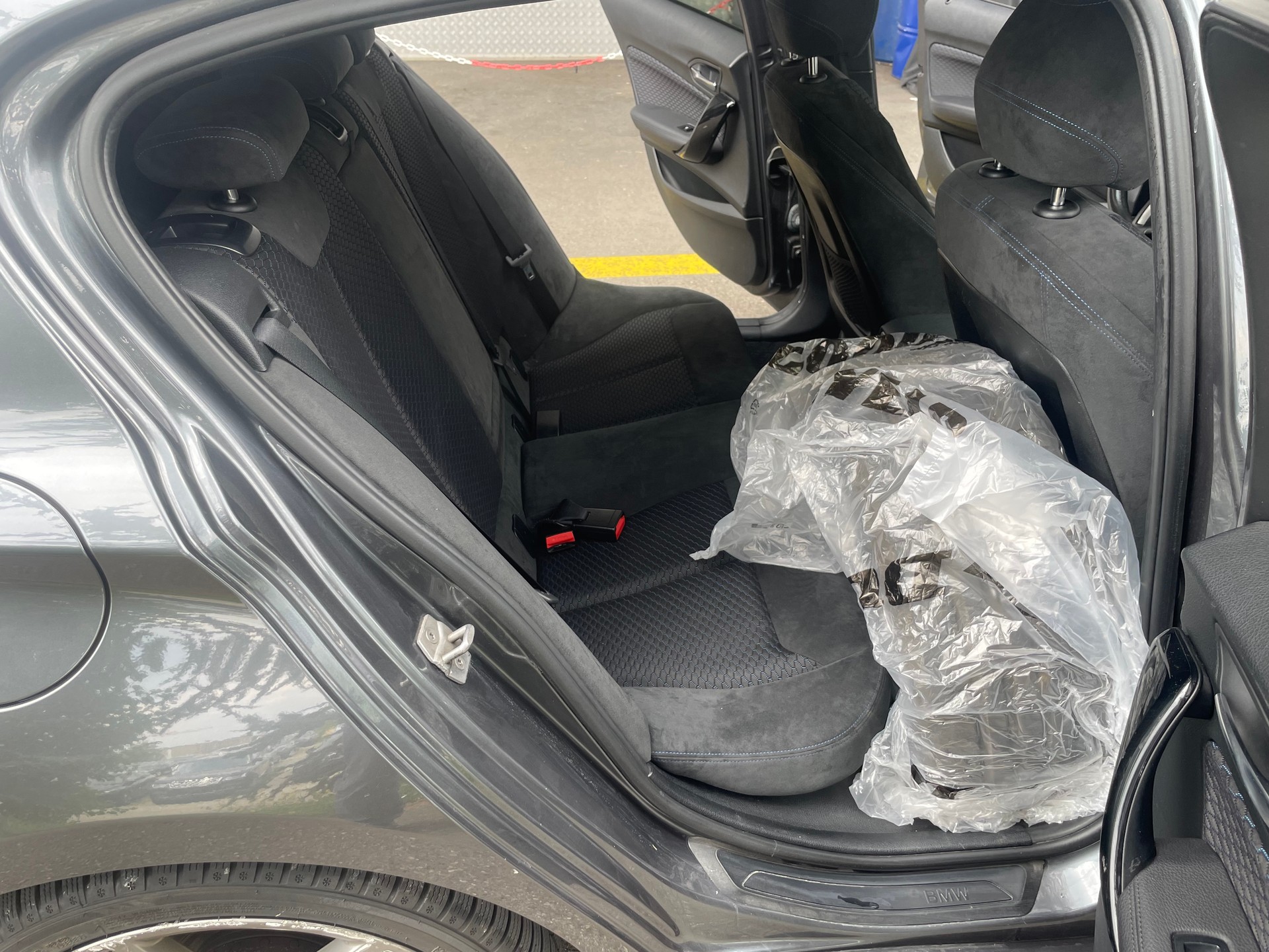 BMW M135i xDrive Steptronic-image-12