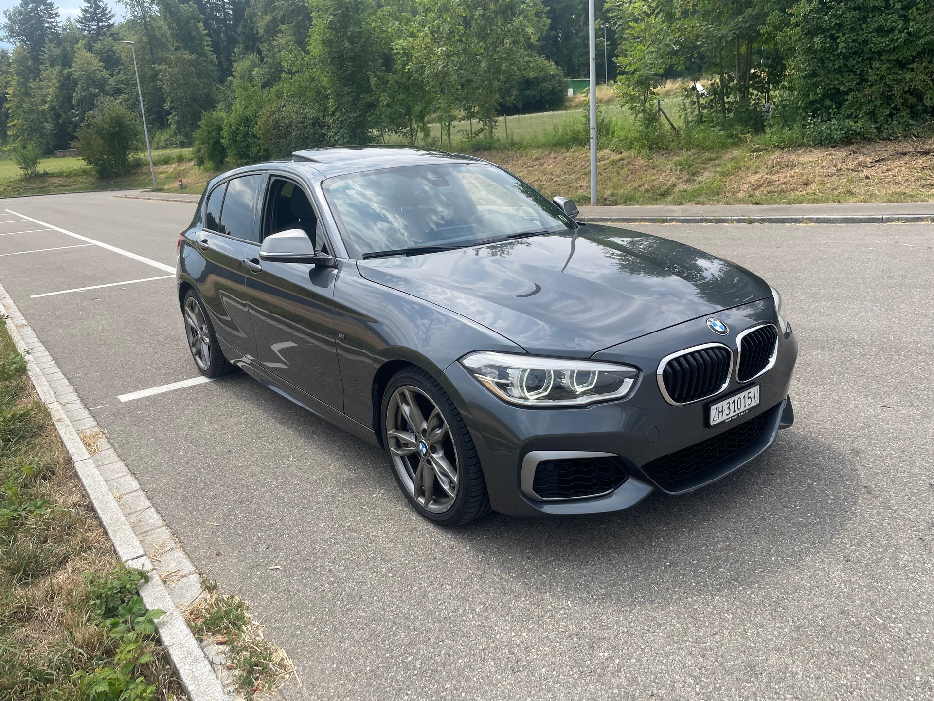 BMW M135i xDrive Steptronic-image-2