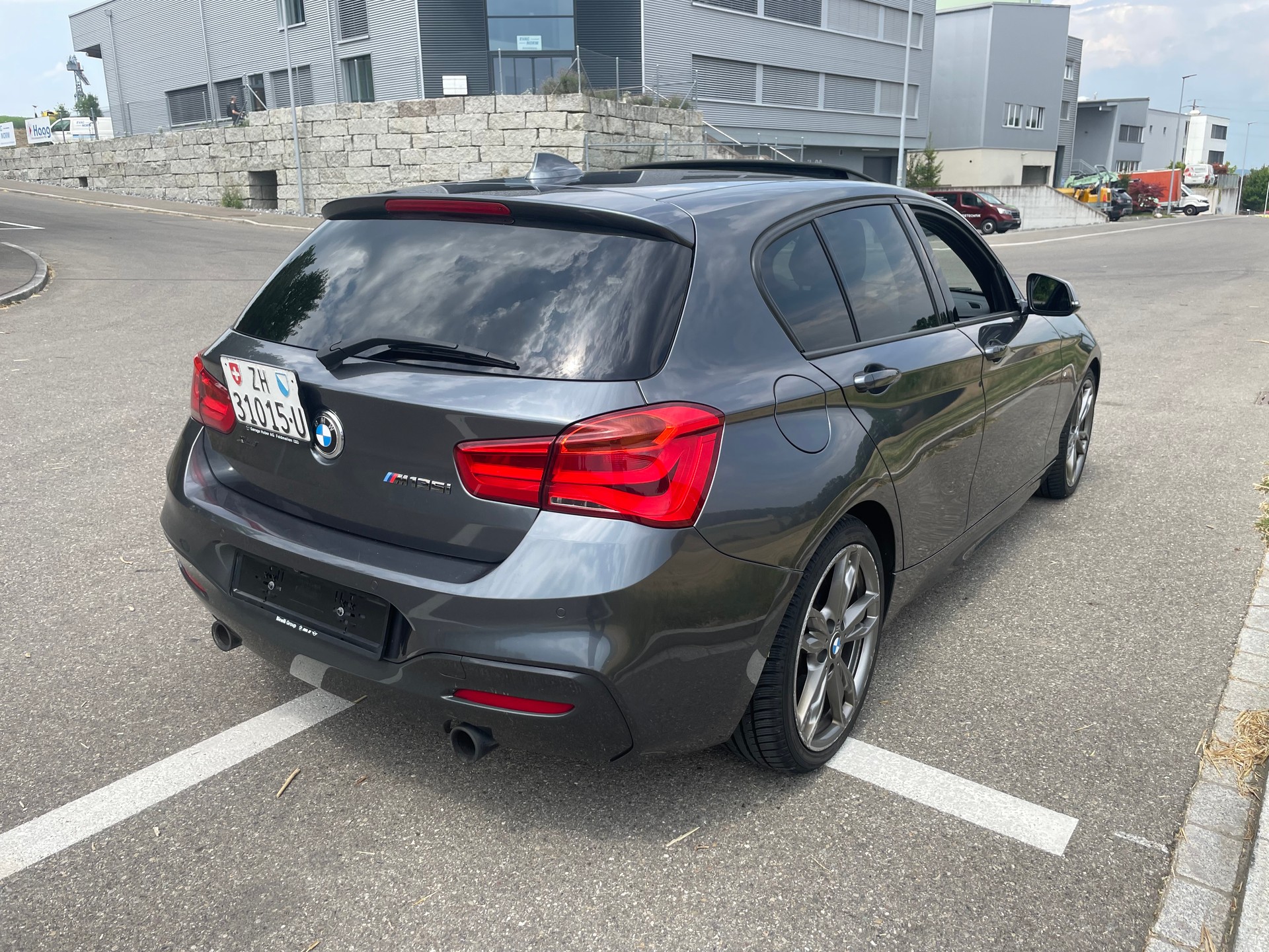 BMW M135i xDrive Steptronic-image-3