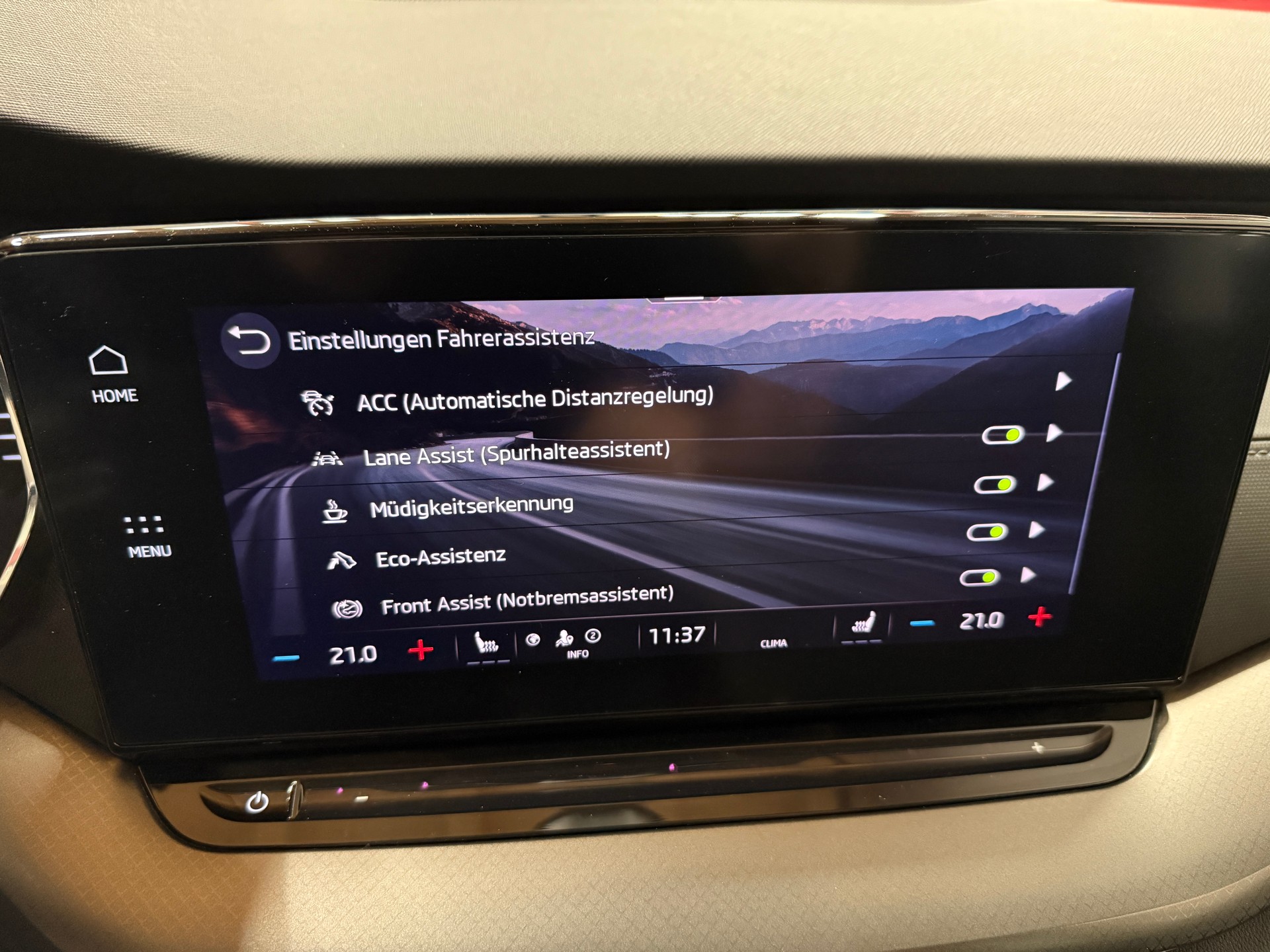 SKODA Octavia Combi 2.0 TDI DSG Ambition PREMIUM 4x4 - Matrix LED / ACC / Navi-image-7
