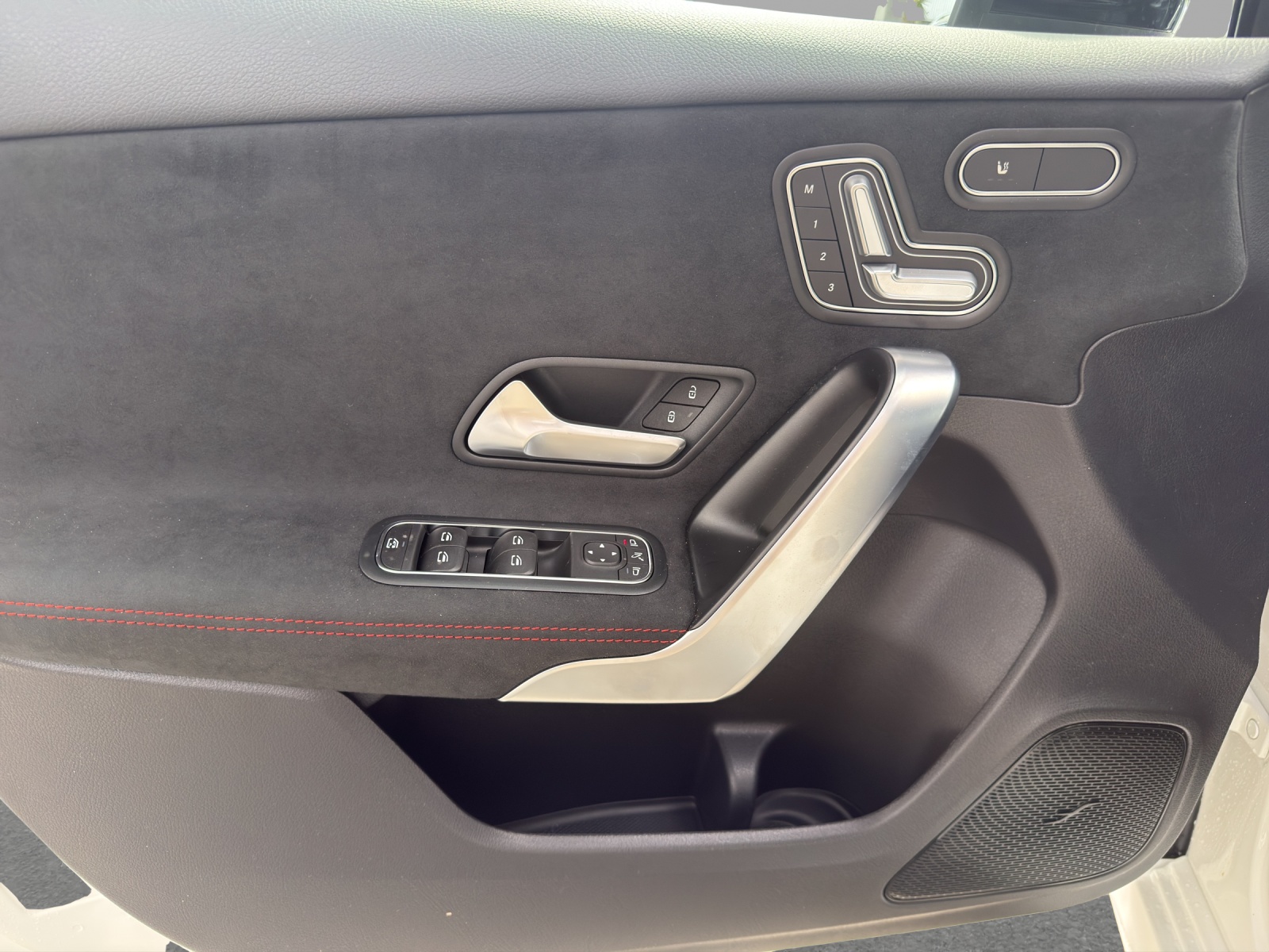 MERCEDES-BENZ A 220 4Matic 8G-DCT-image-11