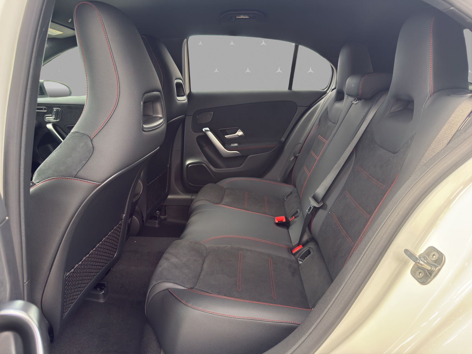 MERCEDES-BENZ A 220 4Matic 8G-DCT-image-12