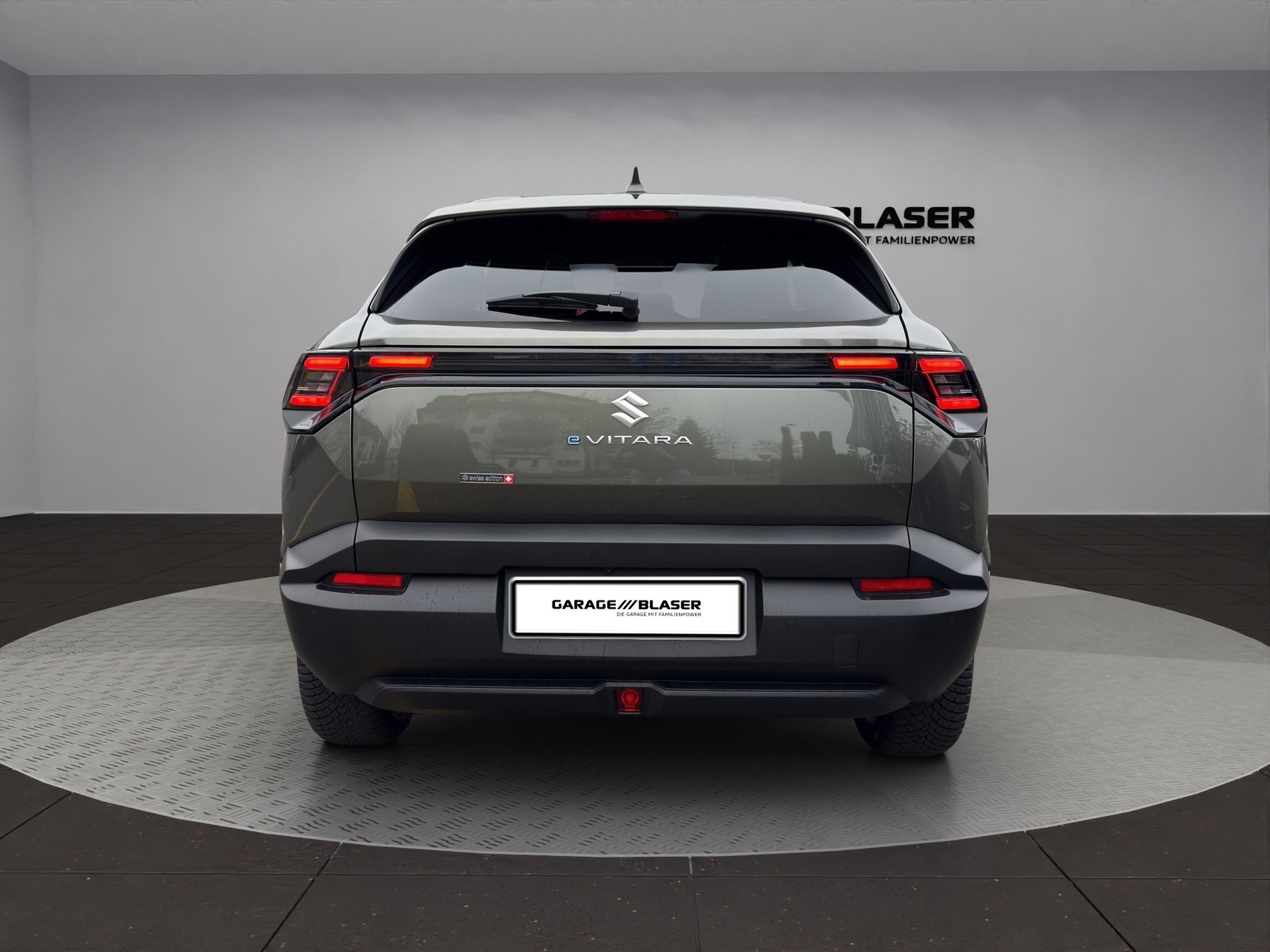 SUZUKI e-Vitara 61kWh Compact Top 4x4-showroom-element-3