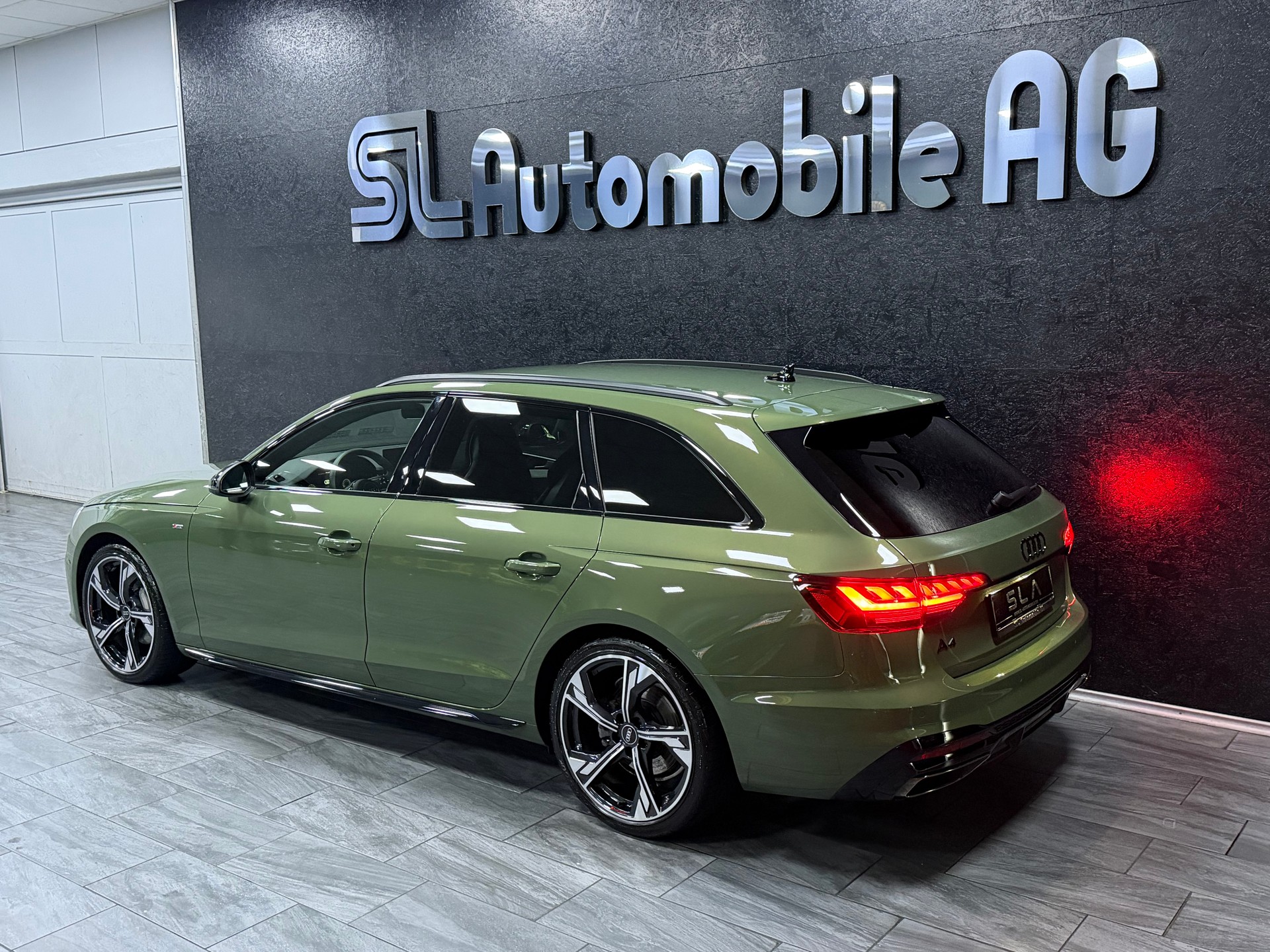 AUDI A4 Avant 40 TFSI S line S-tronic / Farbe Distrikgrün Metalic / Leasing ab 399.--image-5