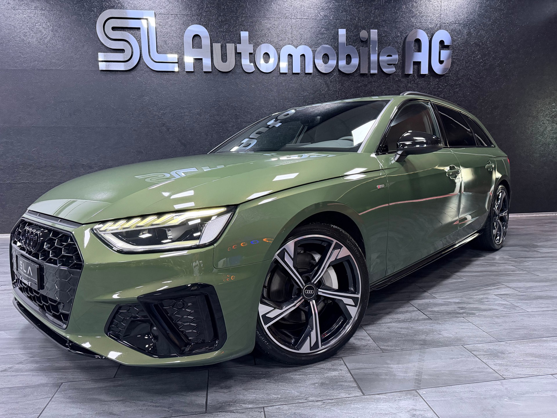AUDI A4 Avant 40 TFSI S line S-tronic / Farbe Distrikgrün Metalic / Leasing ab 399.--showroom-element-2