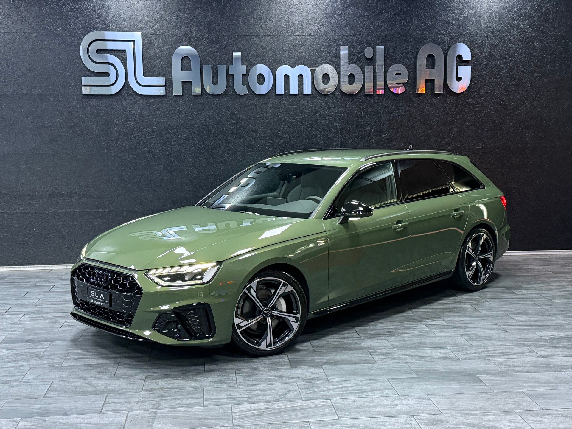AUDI A4 Avant 40 TFSI S line S-tronic / Farbe Distrikgrün Metalic / Leasing ab 399.-