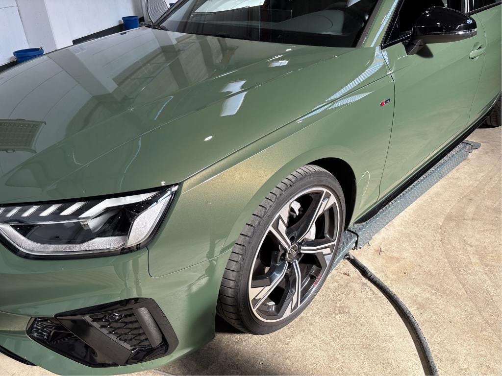AUDI A4 Avant 40 TFSI S line S-tronic quattro / Farbe Distrikgrün Metalic / Leasing ab 399.--showroom-element-1