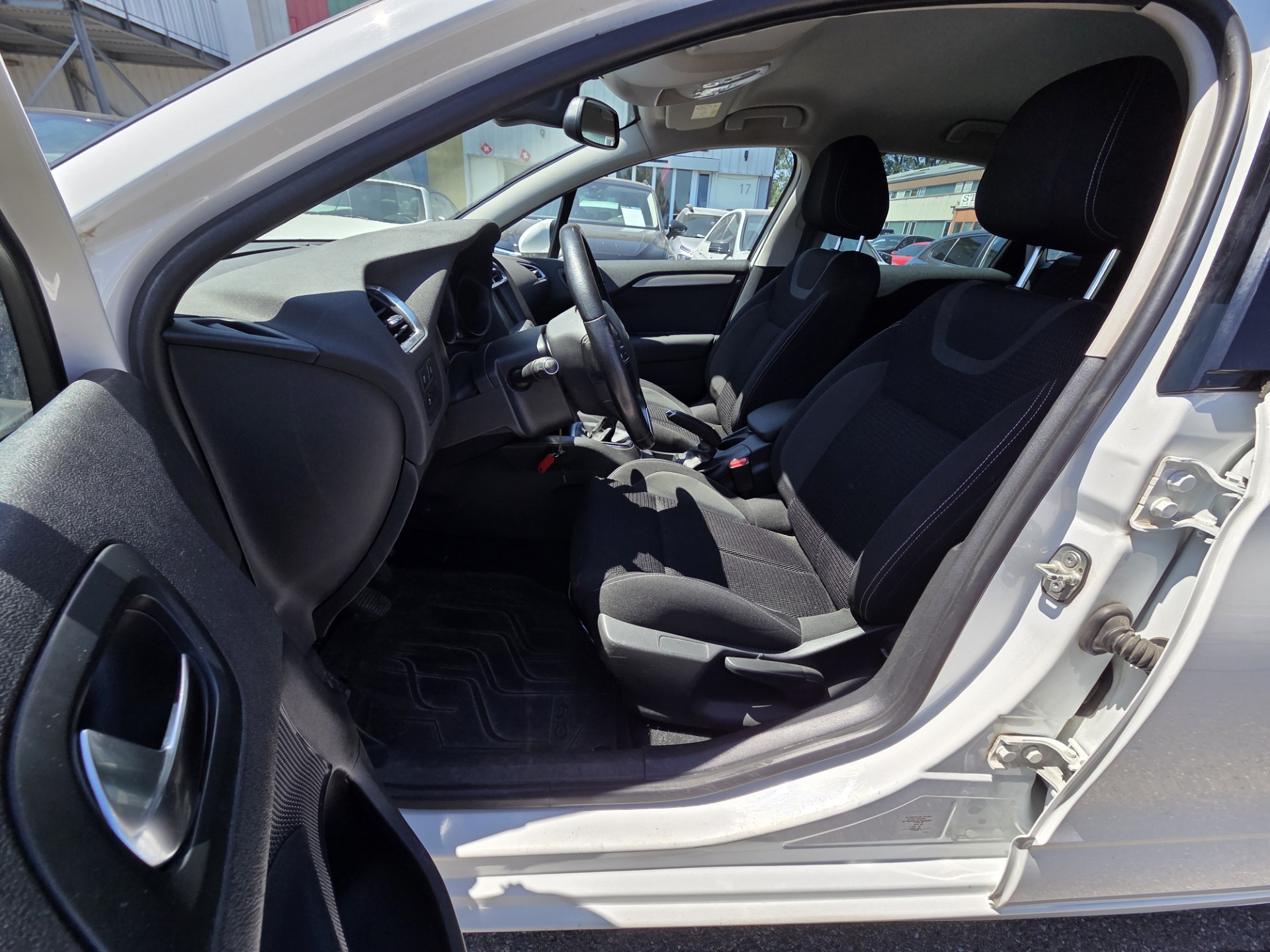 CITROEN C4 1.2 Pure Tech Feel-image-14