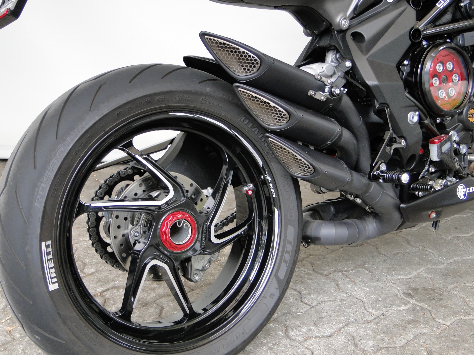 MV AGUSTA B3 Brutale 800 RR sehr viel Zubehör!-image-9