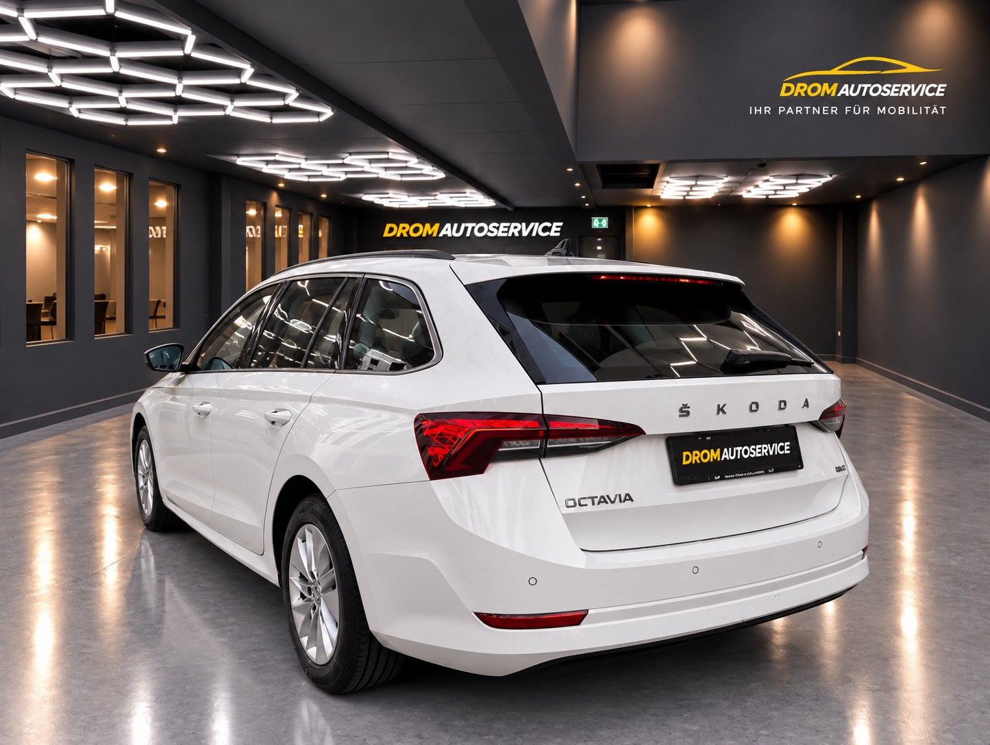 SKODA Octavia Combi 2.0 TDI DSG Ambition 4x4-showroom-element-3