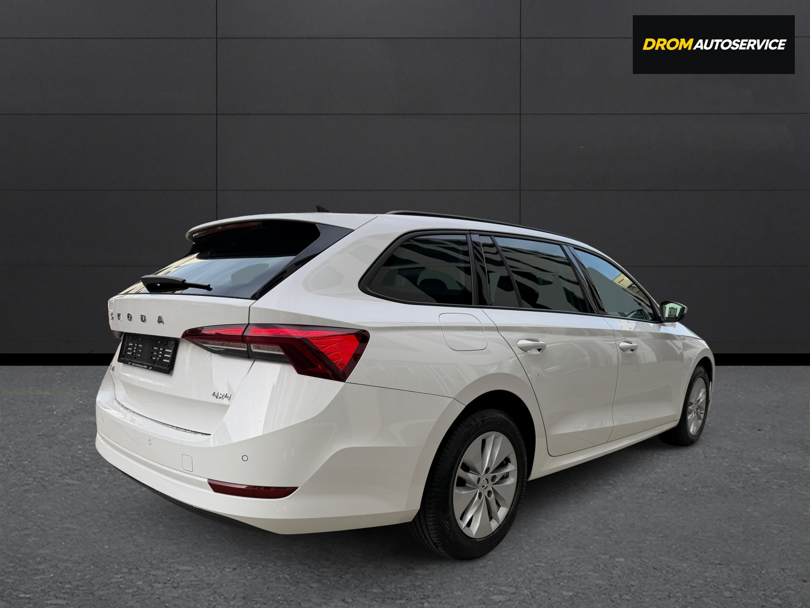 SKODA Octavia Combi 2.0 TDI DSG Ambition 4x4-image-4