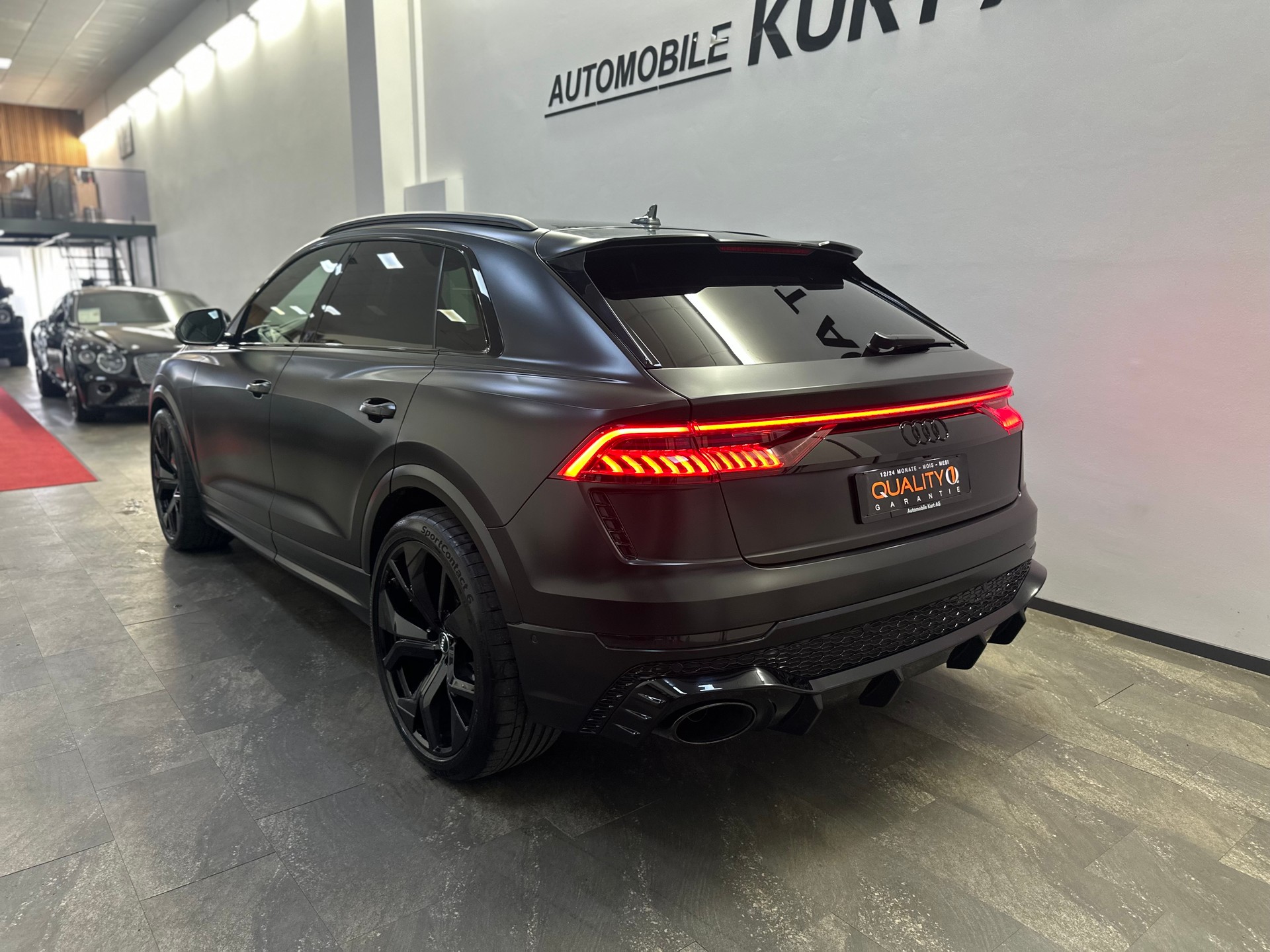 AUDI RSQ8 quattro tiptronic-showroom-element-3