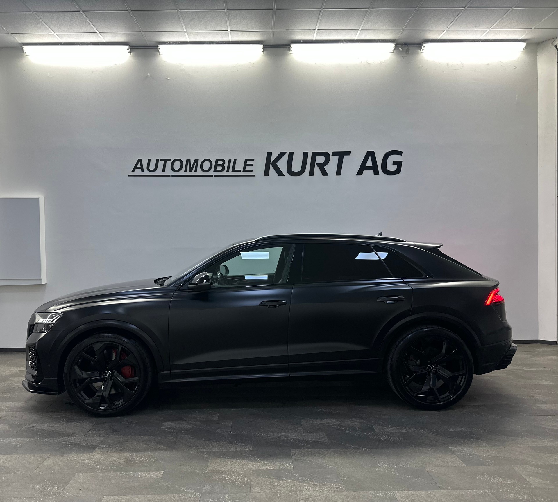 AUDI RSQ8 quattro tiptronic-showroom-element-2