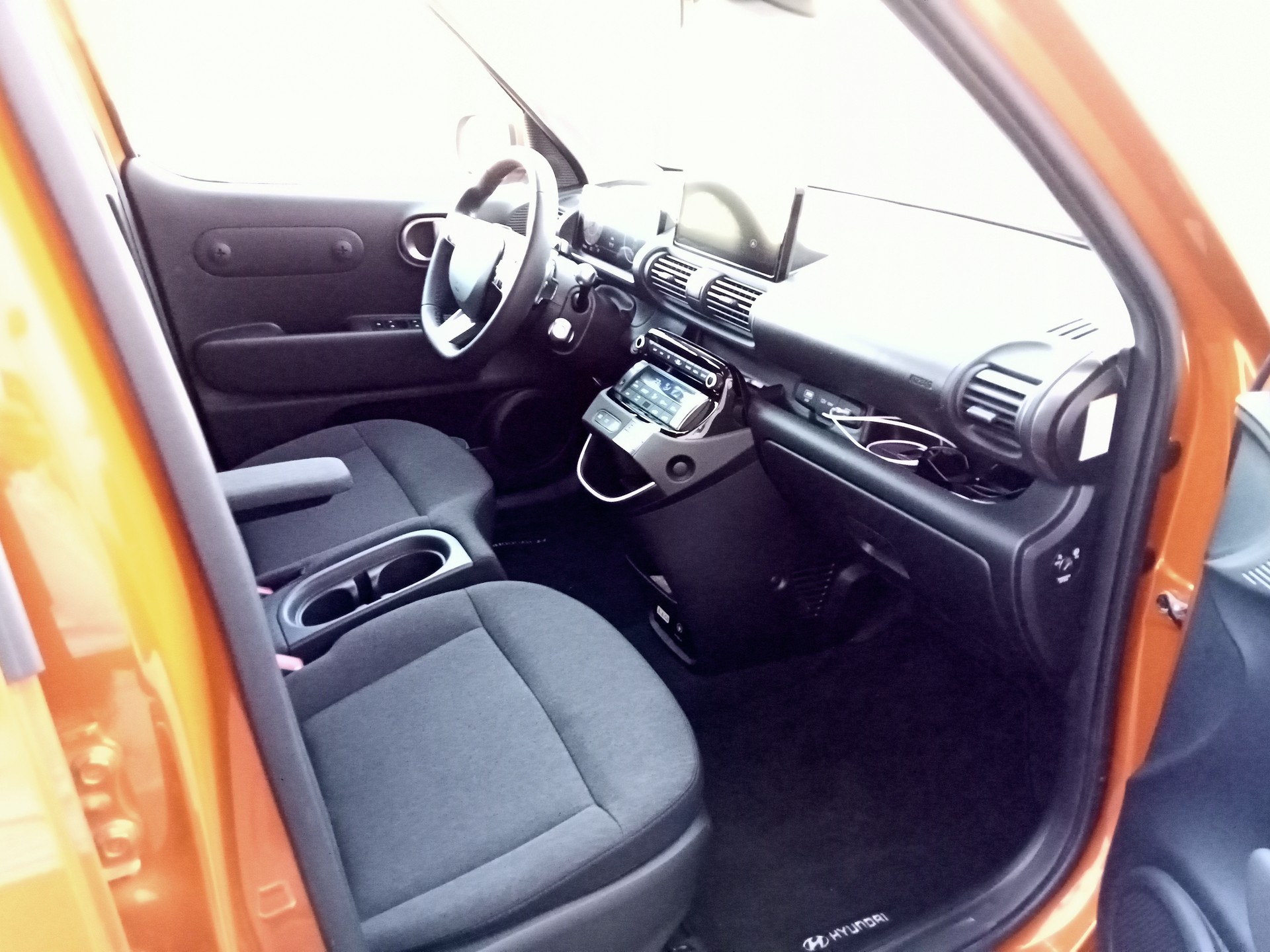 HYUNDAI Inster 49kWh Amplia-image-10