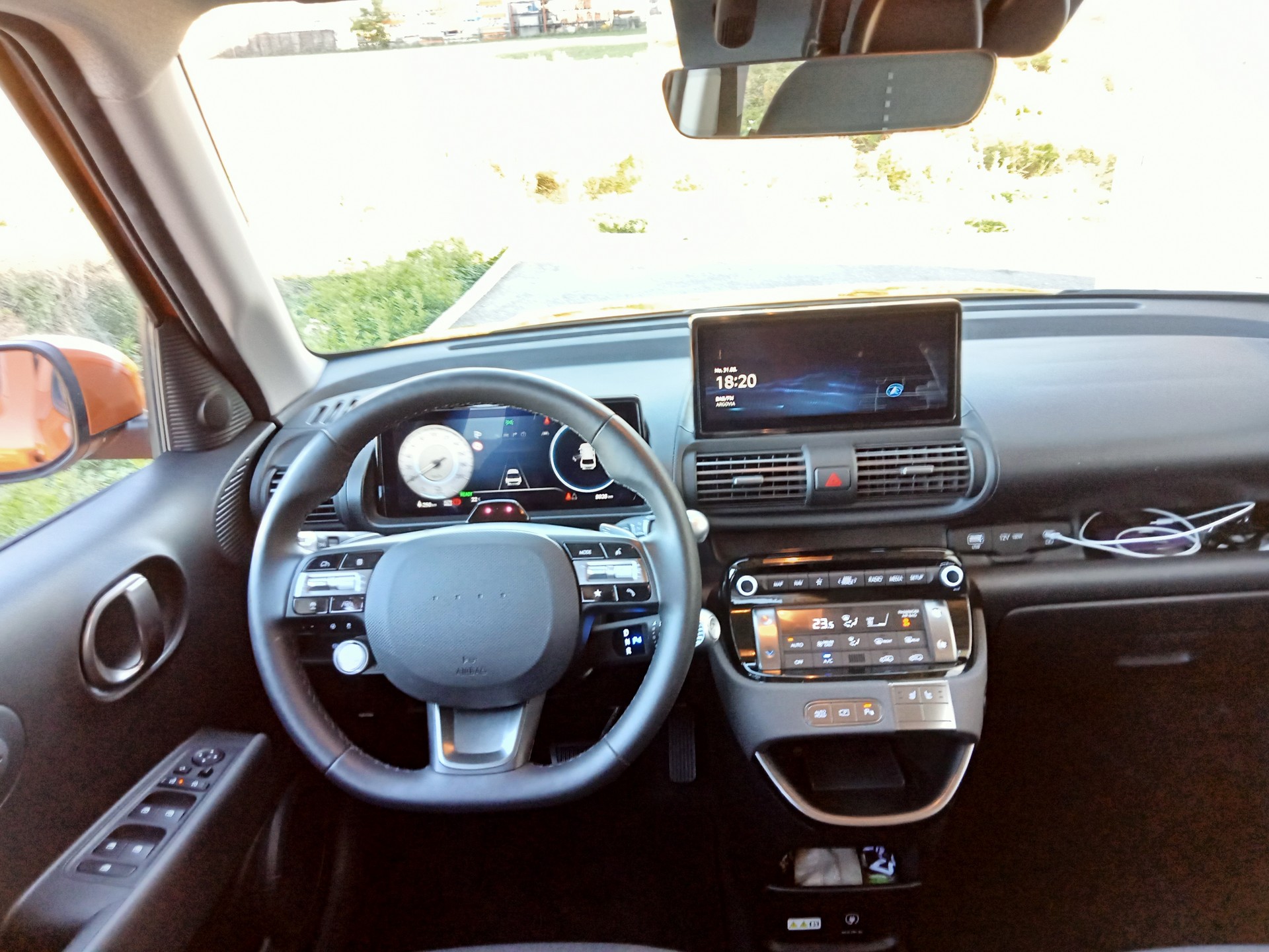 HYUNDAI Inster 49kWh Amplia-image-9