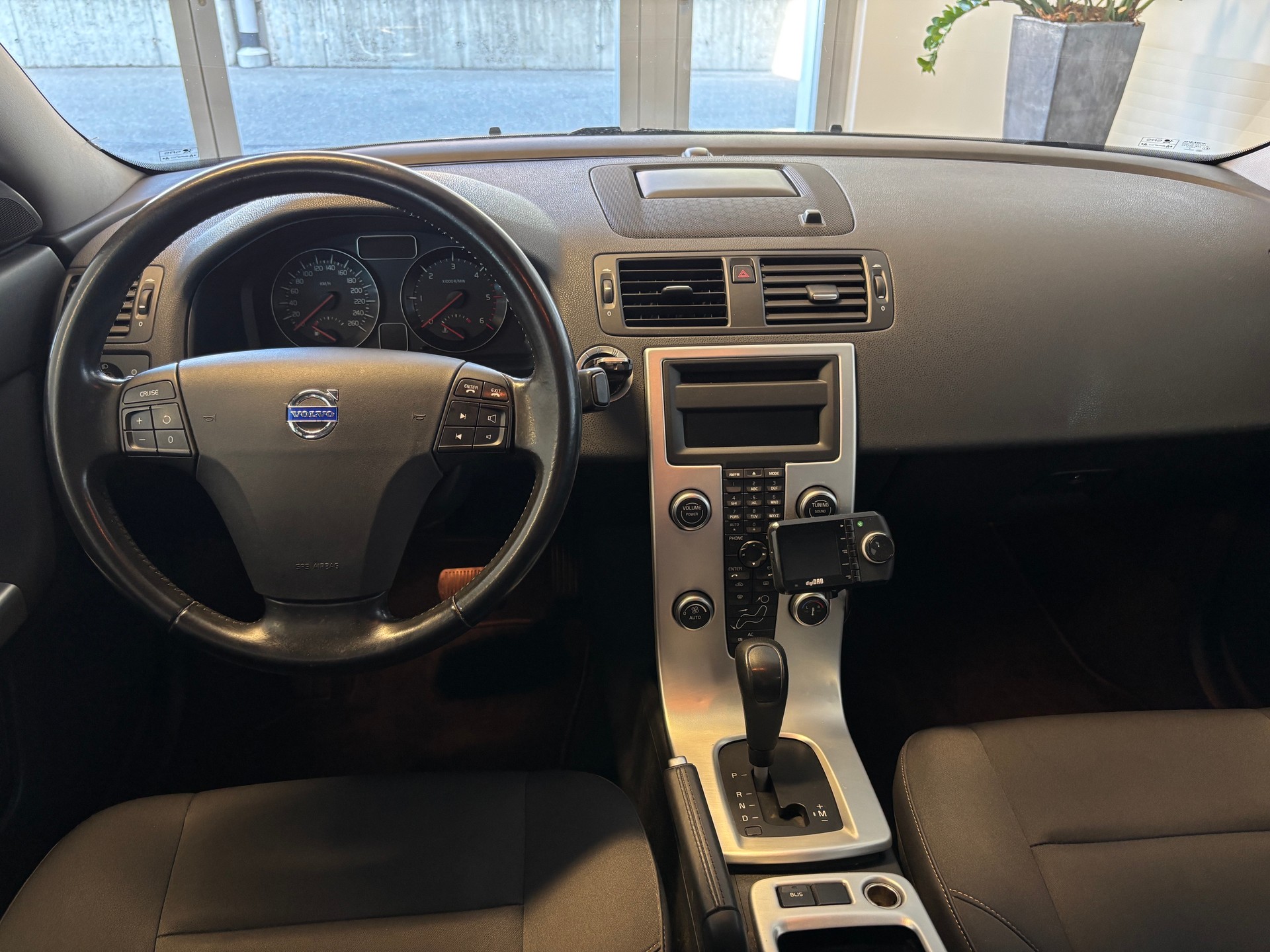 VOLVO S40 D3 Momentum Geartronic-image-8