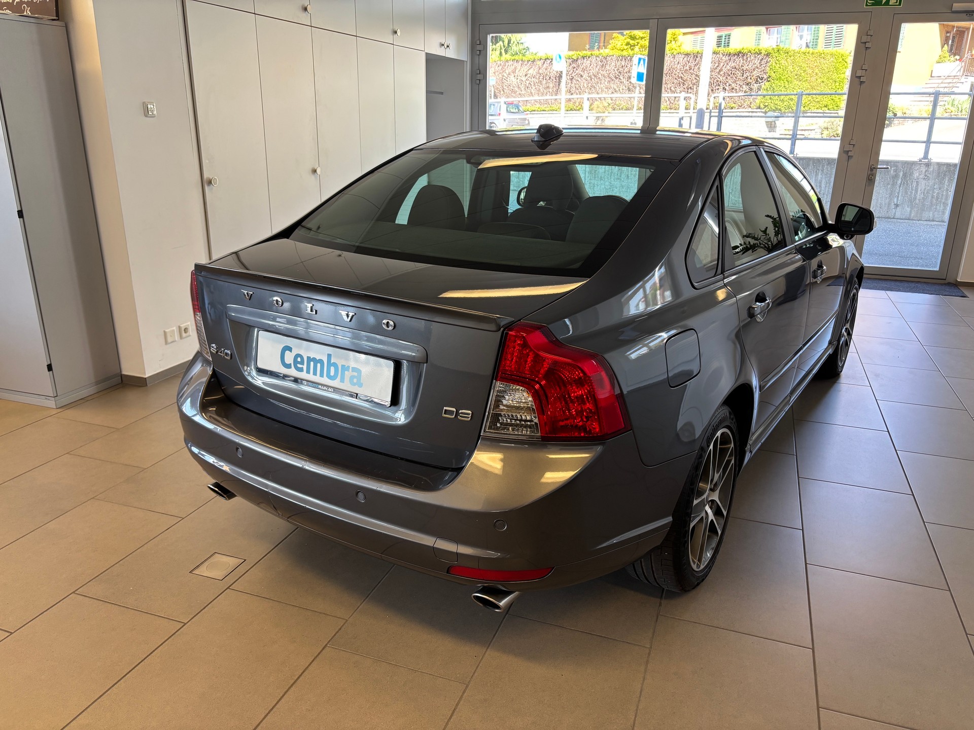 VOLVO S40 D3 Momentum Geartronic-showroom-element-2