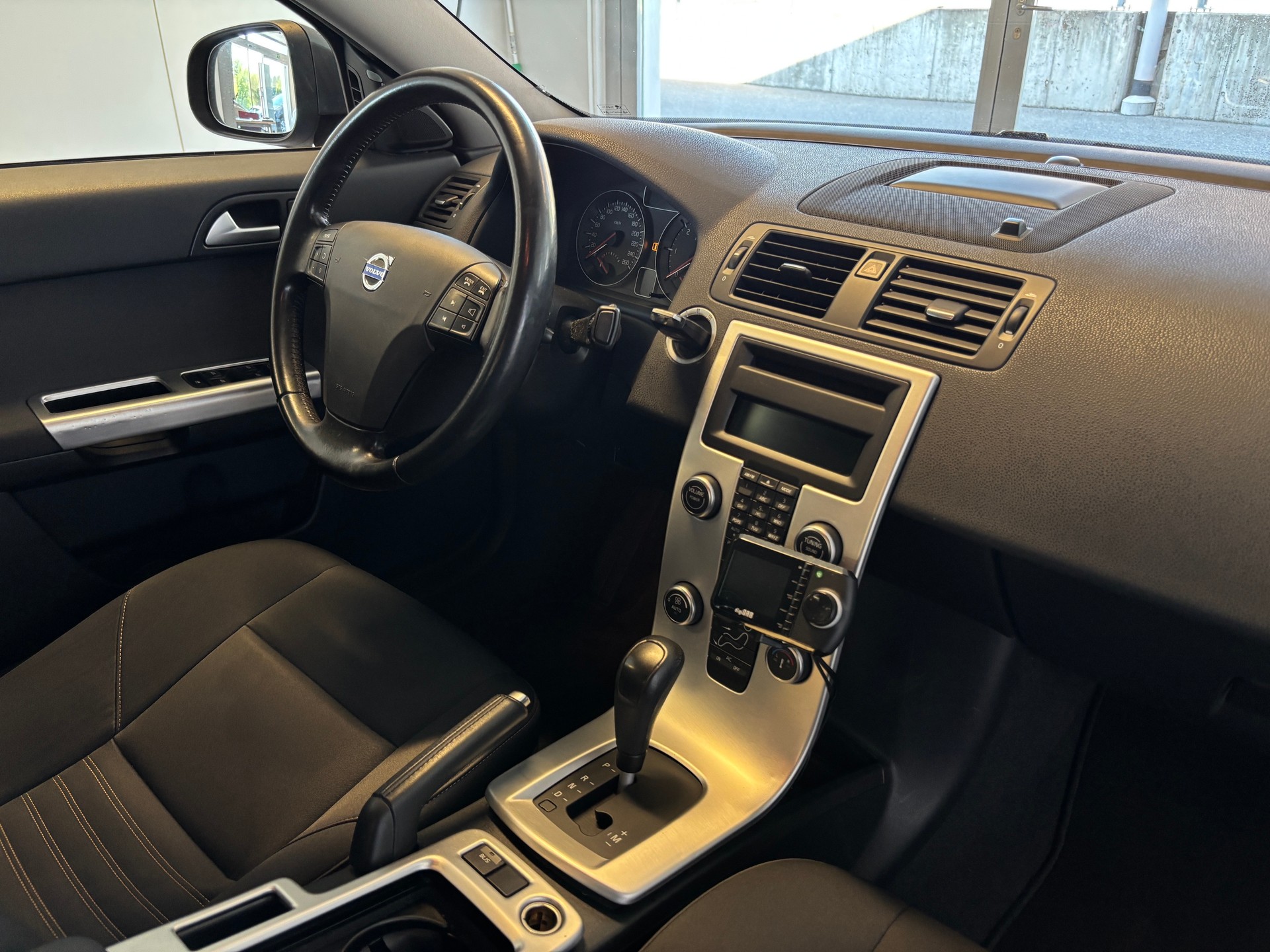 VOLVO S40 D3 Momentum Geartronic-image-7