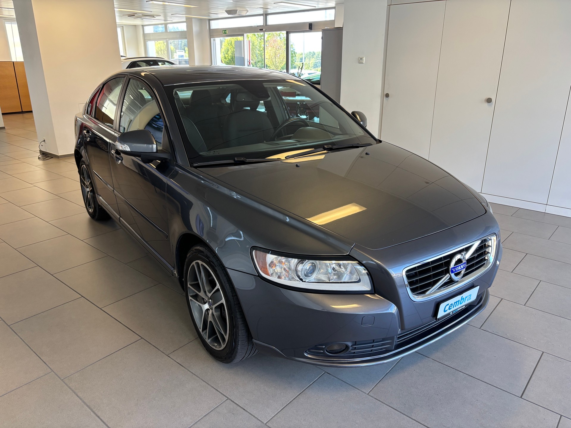 VOLVO S40 D3 Momentum Geartronic-showroom-element-1