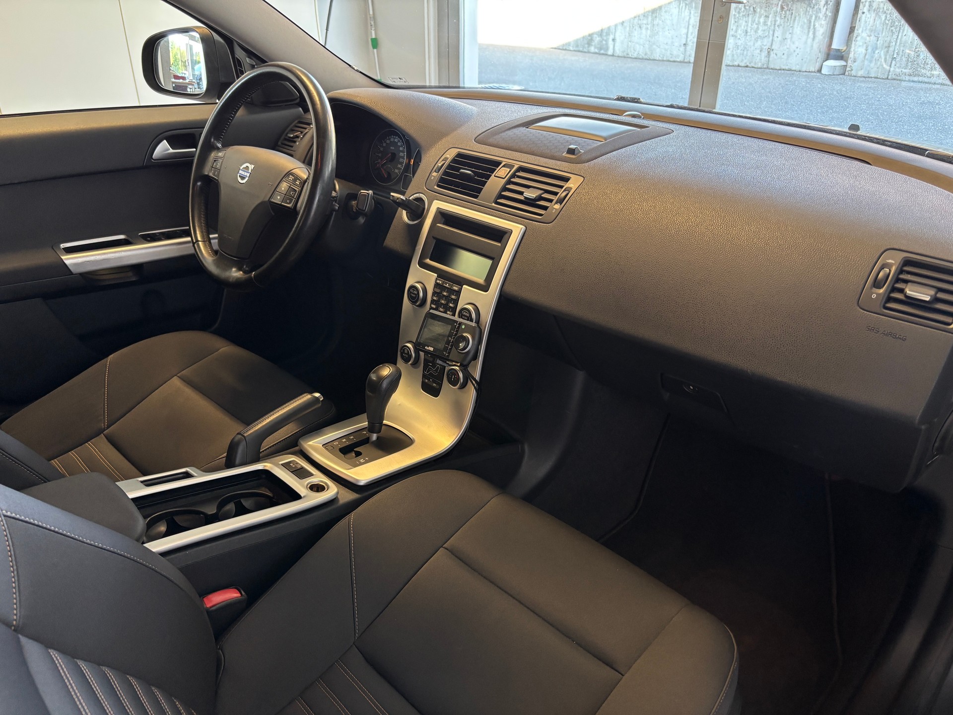 VOLVO S40 D3 Momentum Geartronic-image-6