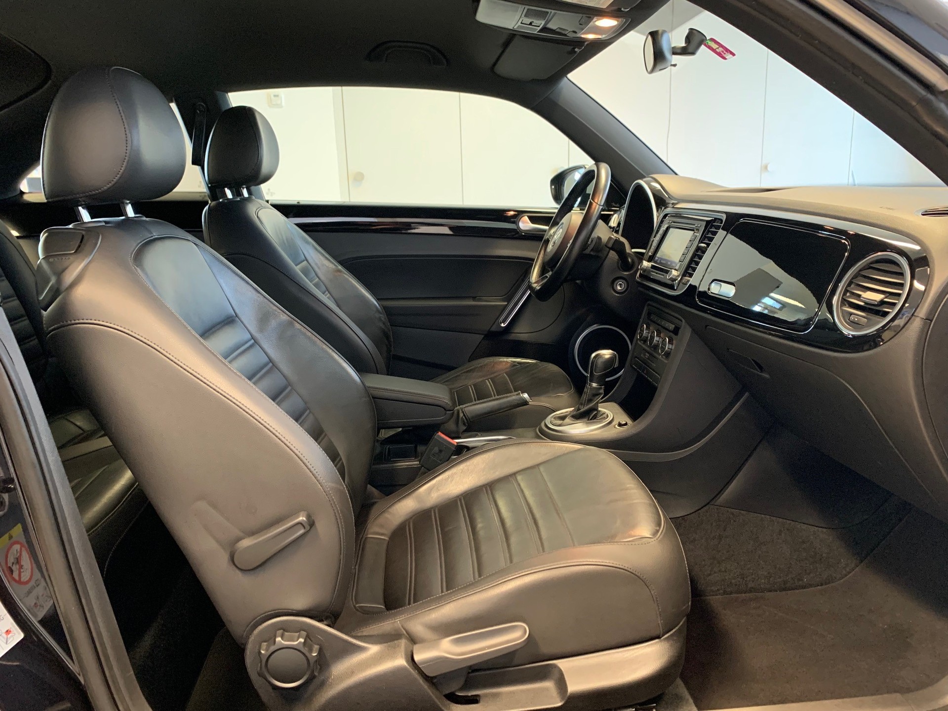 VW Beetle 2.0 TSI Sport DSG-image-9