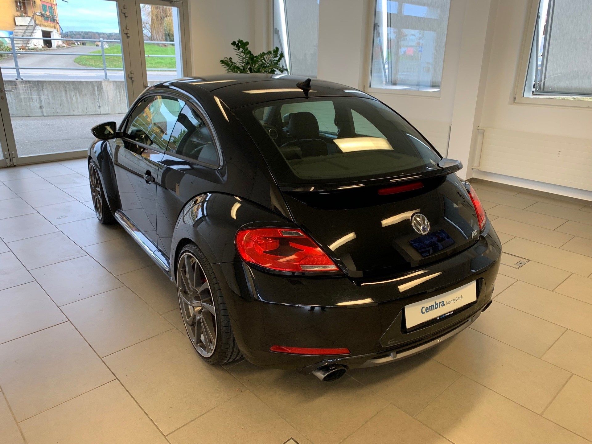 VW Beetle 2.0 TSI Sport DSG-showroom-element-3