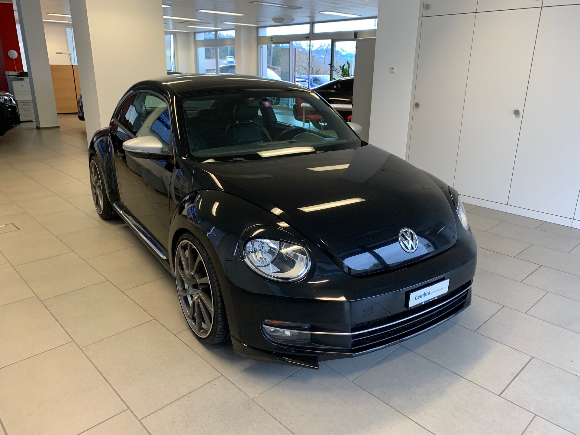 VW Beetle 2.0 TSI Sport DSG-showroom-element-1