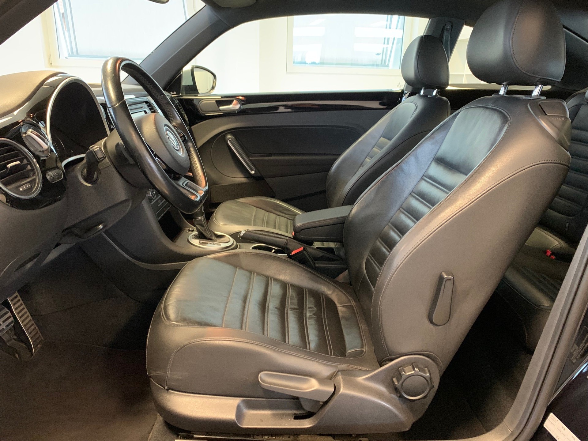 VW Beetle 2.0 TSI Sport DSG-image-6