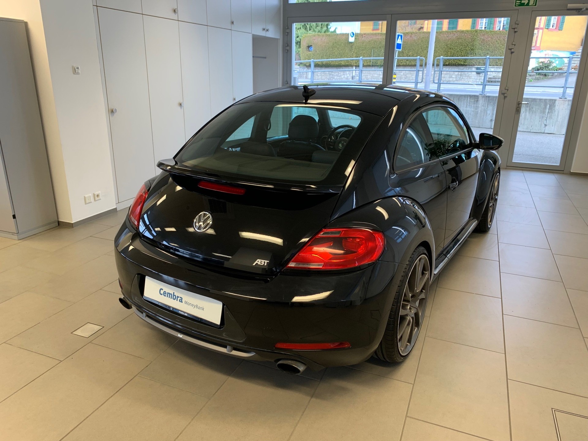 VW Beetle 2.0 TSI Sport DSG-showroom-element-2