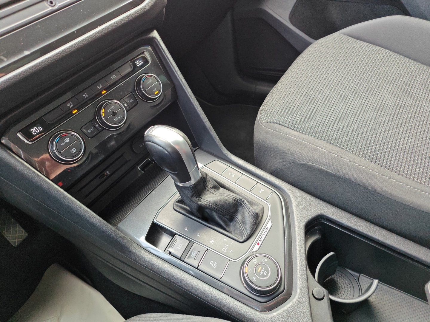 VW Tiguan 2.0 TDI SCR Trendline 4Motion DSG-image-14