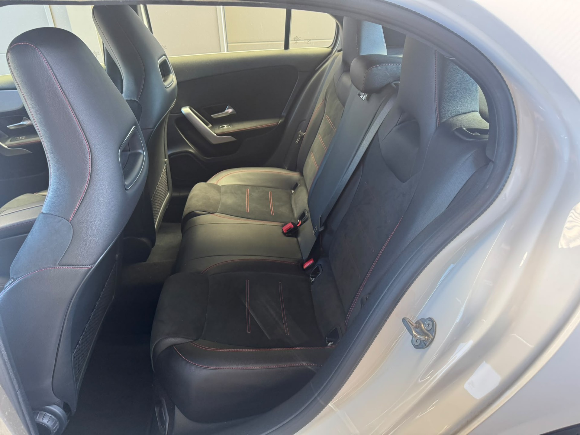MERCEDES-BENZ A 200 AMG Line 7G-DCT-image-14