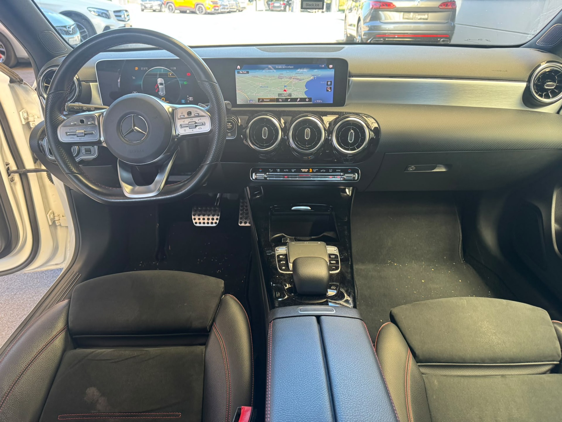 MERCEDES-BENZ A 200 AMG Line 7G-DCT-image-8