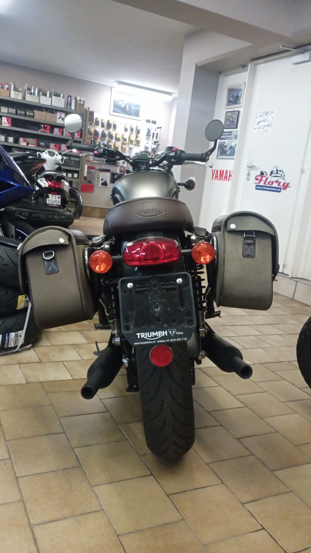 TRIUMPH Bonneville T120 Black-image-1