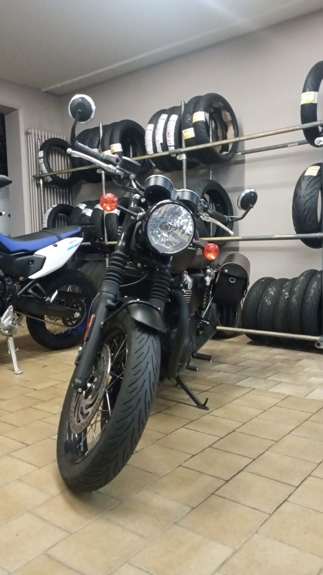 TRIUMPH Bonneville T120 Black-image-3