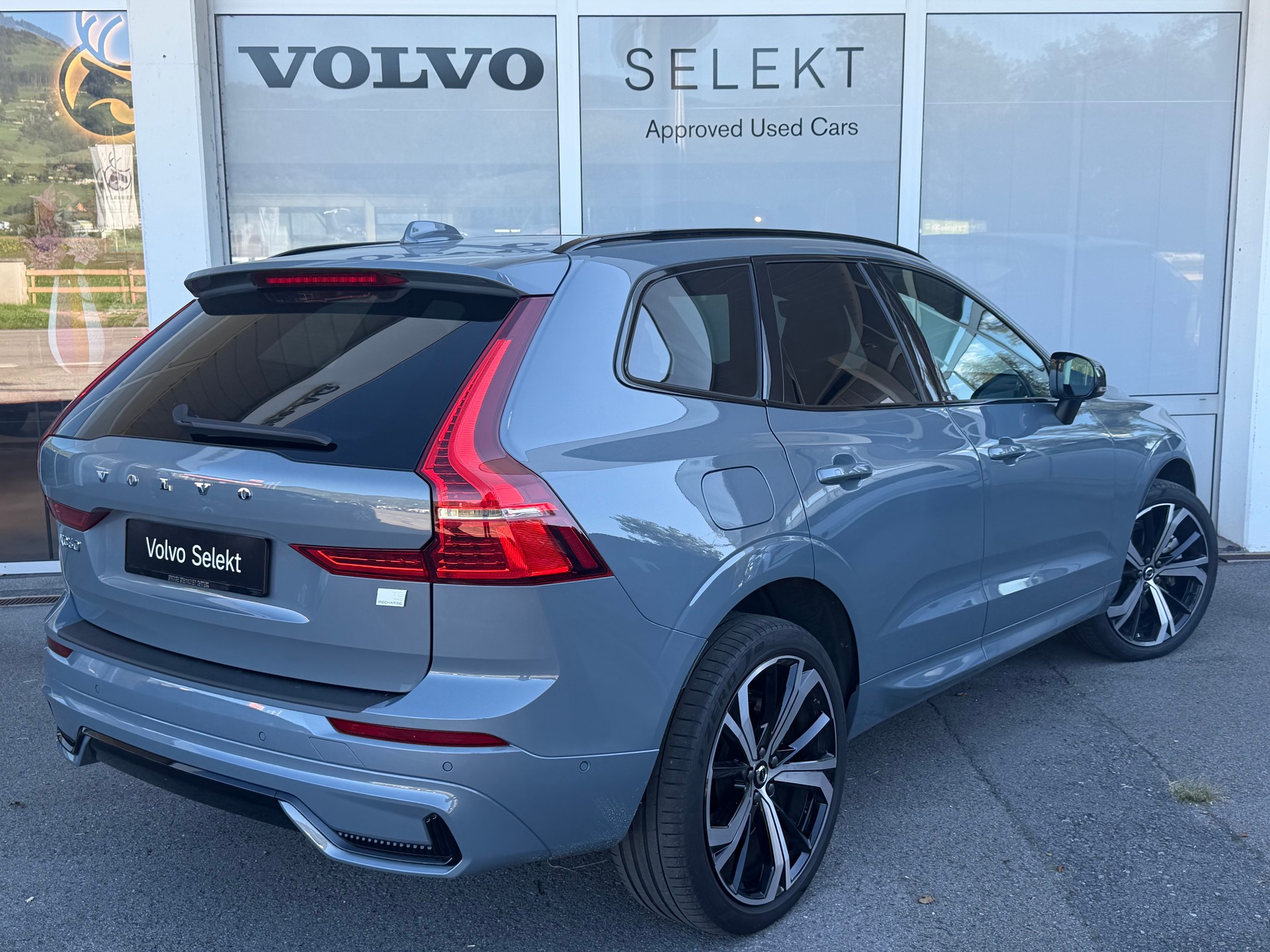 VOLVO XC60 T8 eAWD Ultimate Dark Geartronic-showroom-element-1