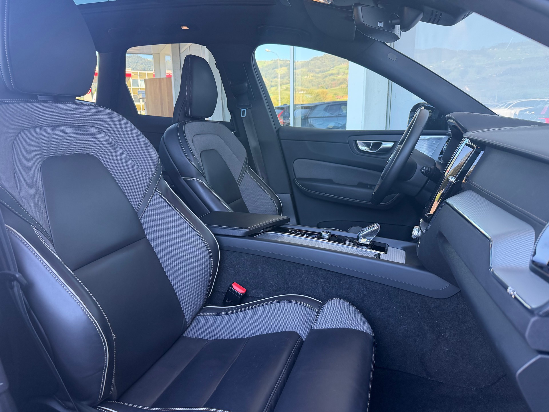 VOLVO XC60 T8 eAWD Ultimate Dark Geartronic-showroom-element-3
