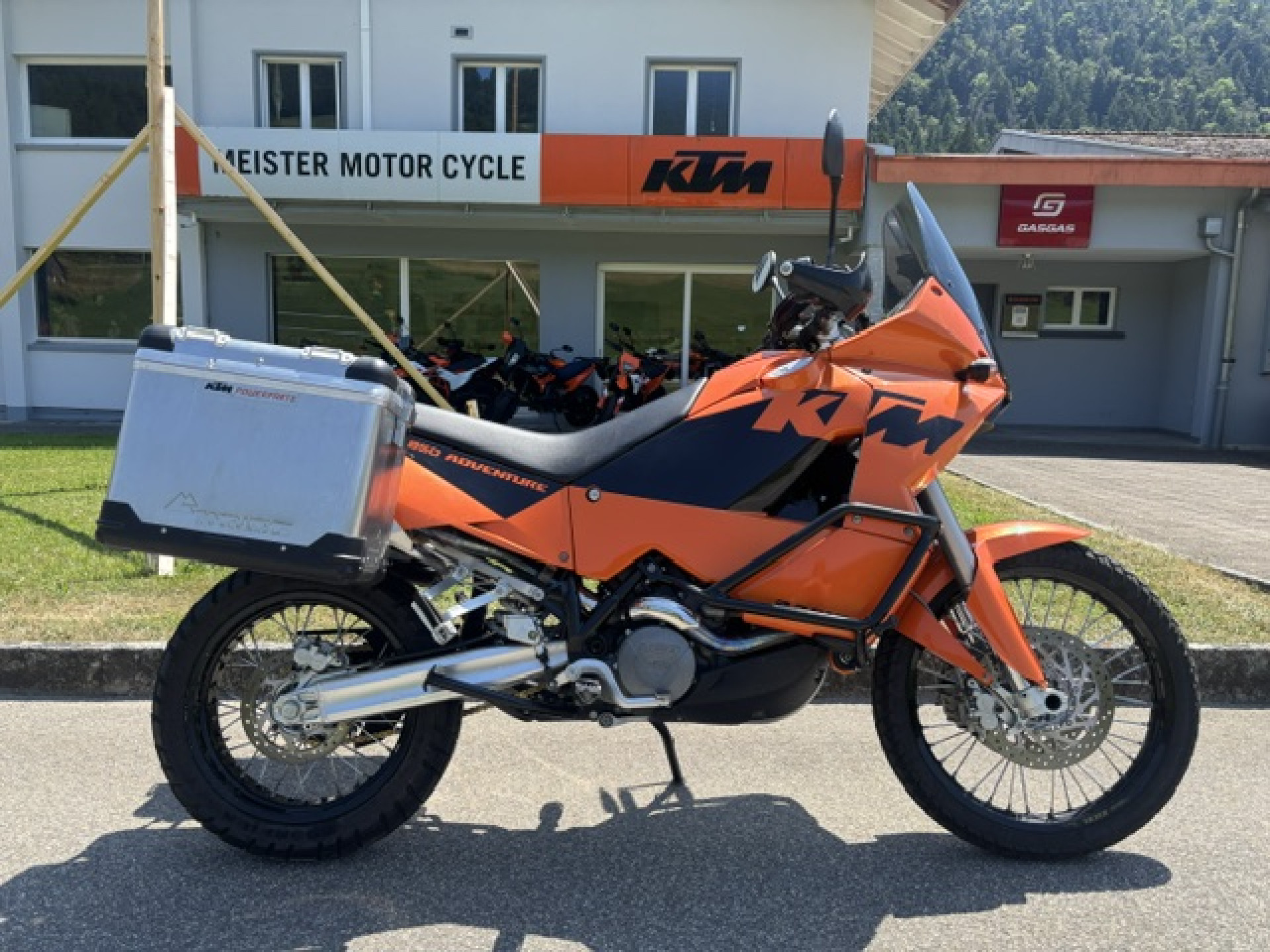 KTM 950 Adventure-image-0