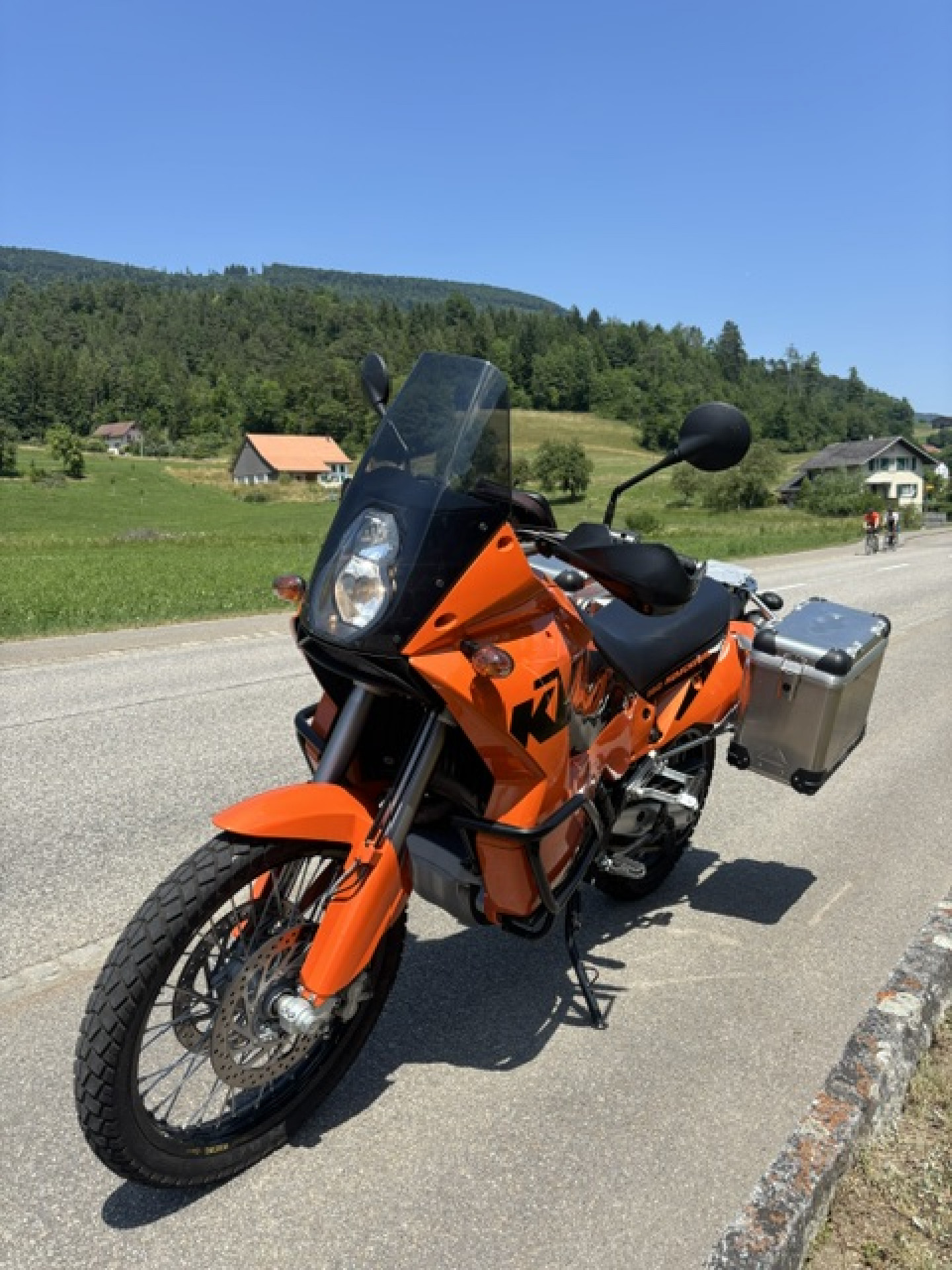 KTM 950 Adventure-image-3