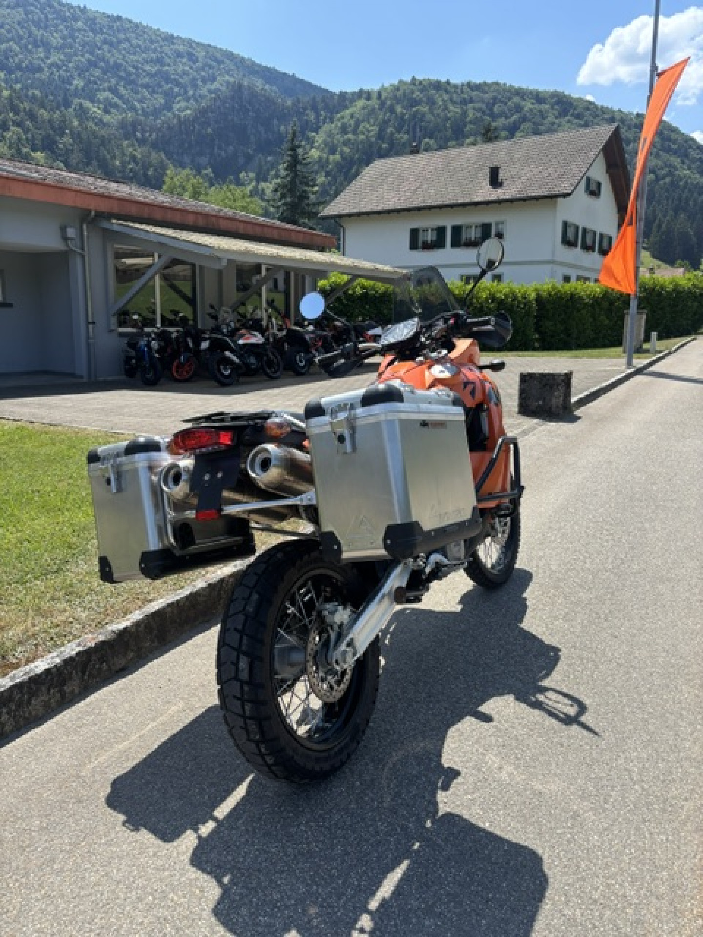 KTM 950 Adventure-image-5