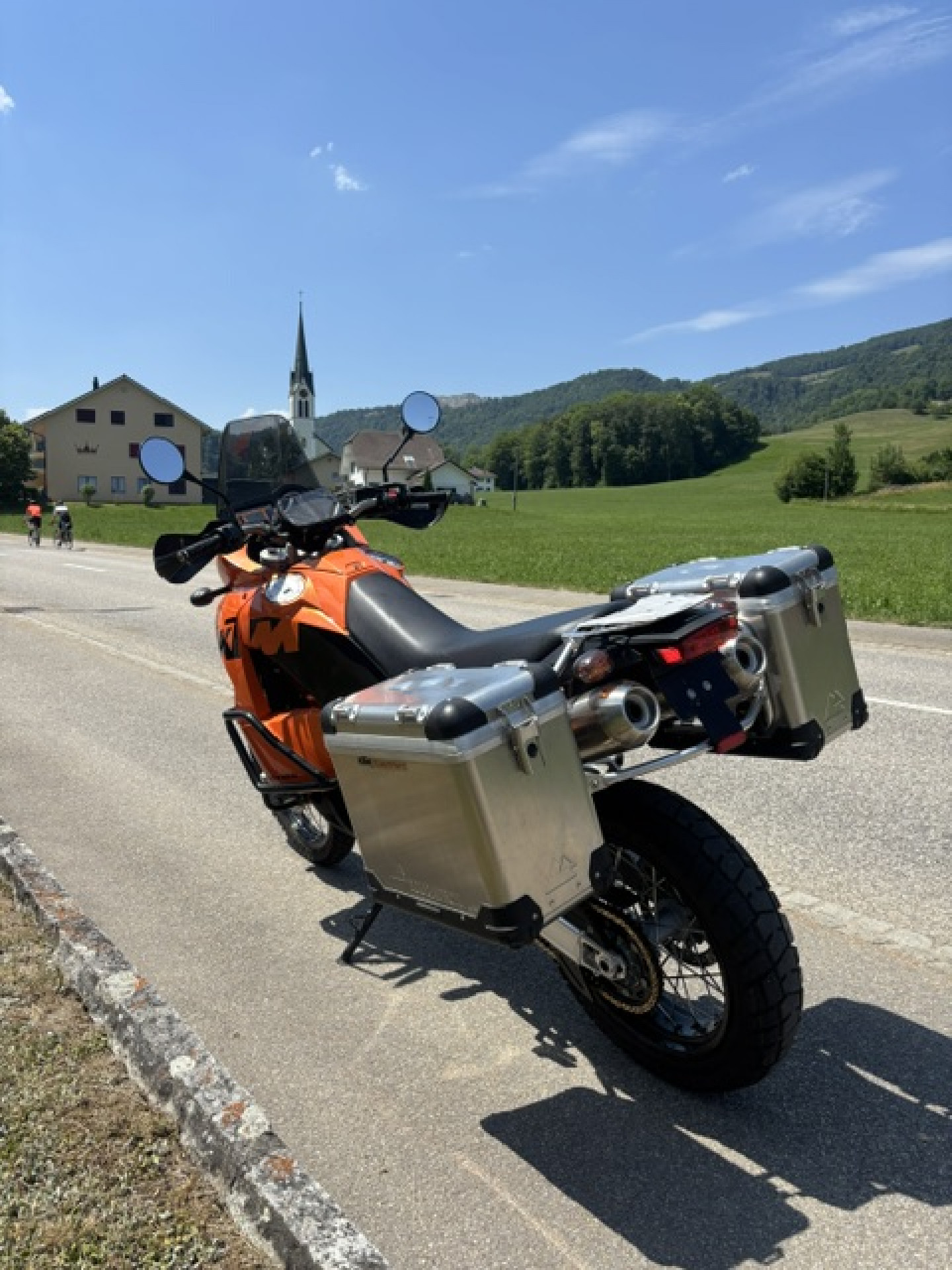 KTM 950 Adventure-image-4