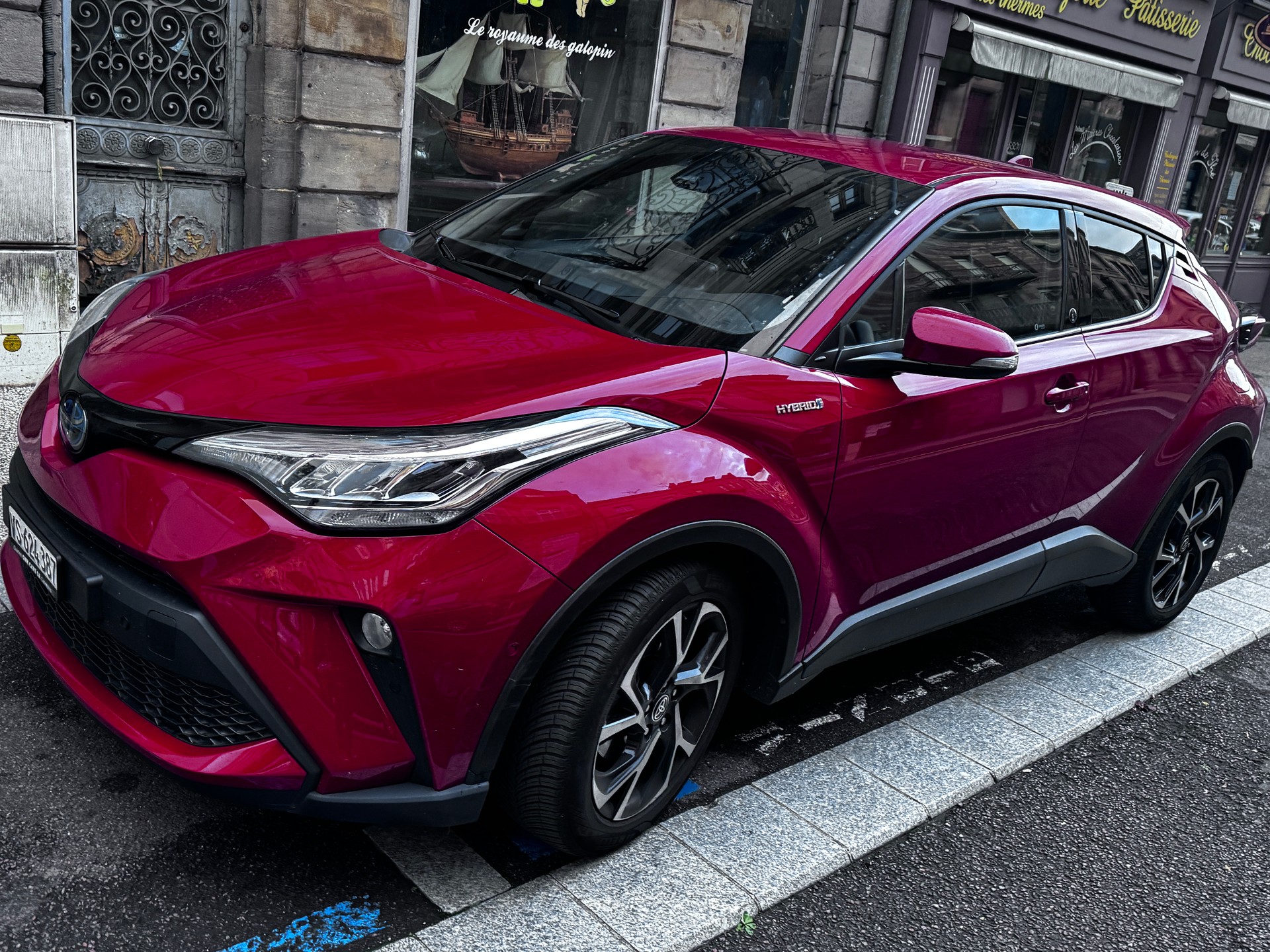 TOYOTA 2.0 VVTi HSD Trend