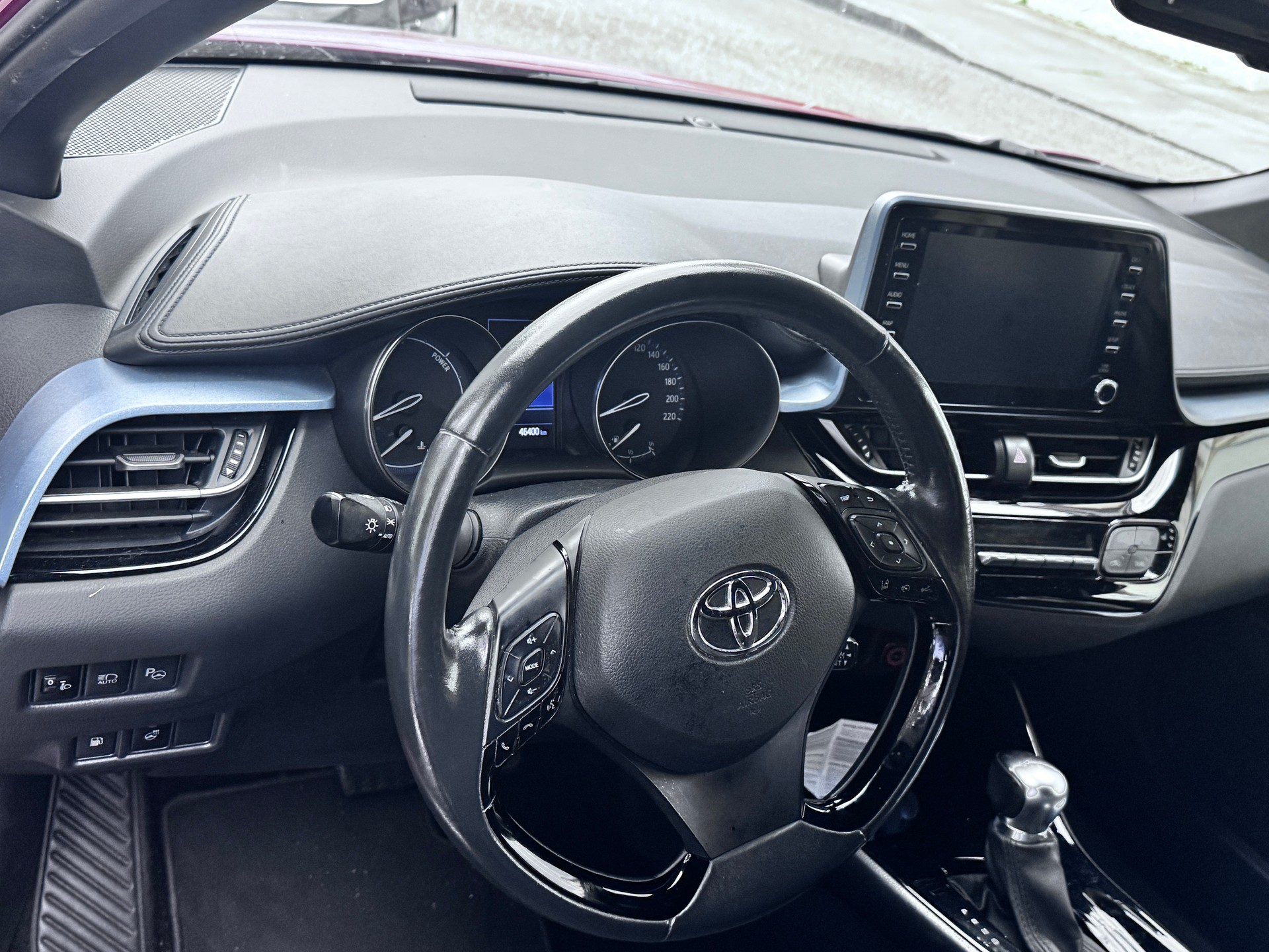 TOYOTA 2.0 VVTi HSD Trend-image-1