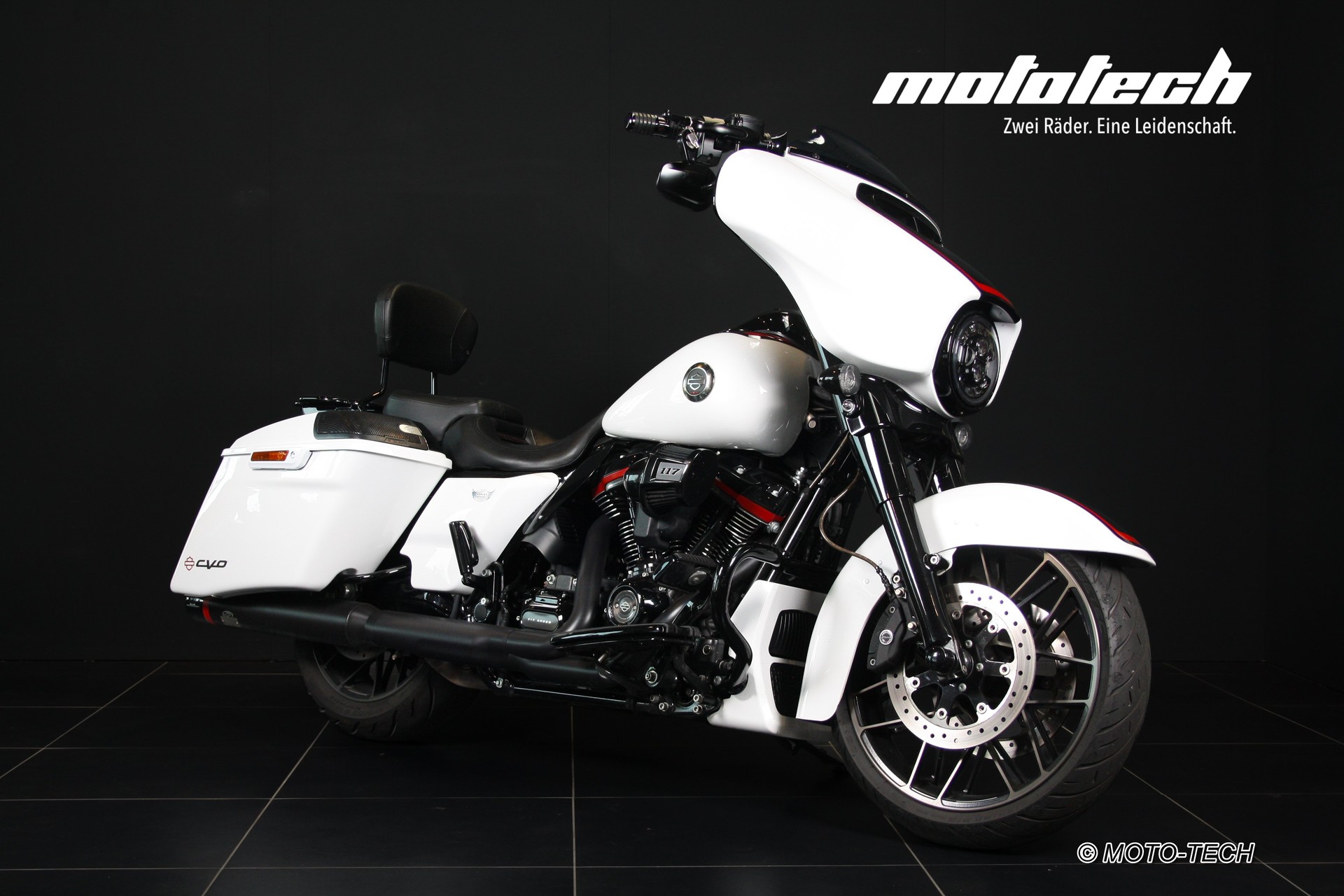 HARLEY-DAVIDSON FLHXSE-image-0