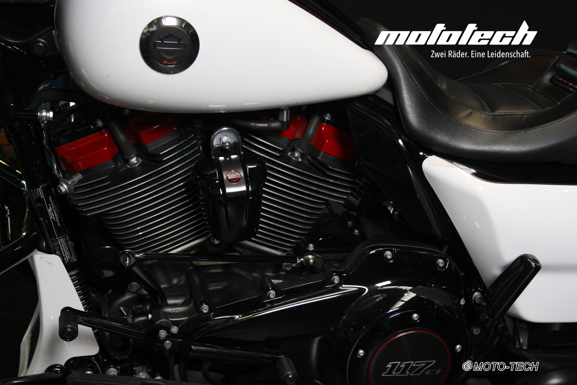 HARLEY-DAVIDSON FLHXSE-image-8