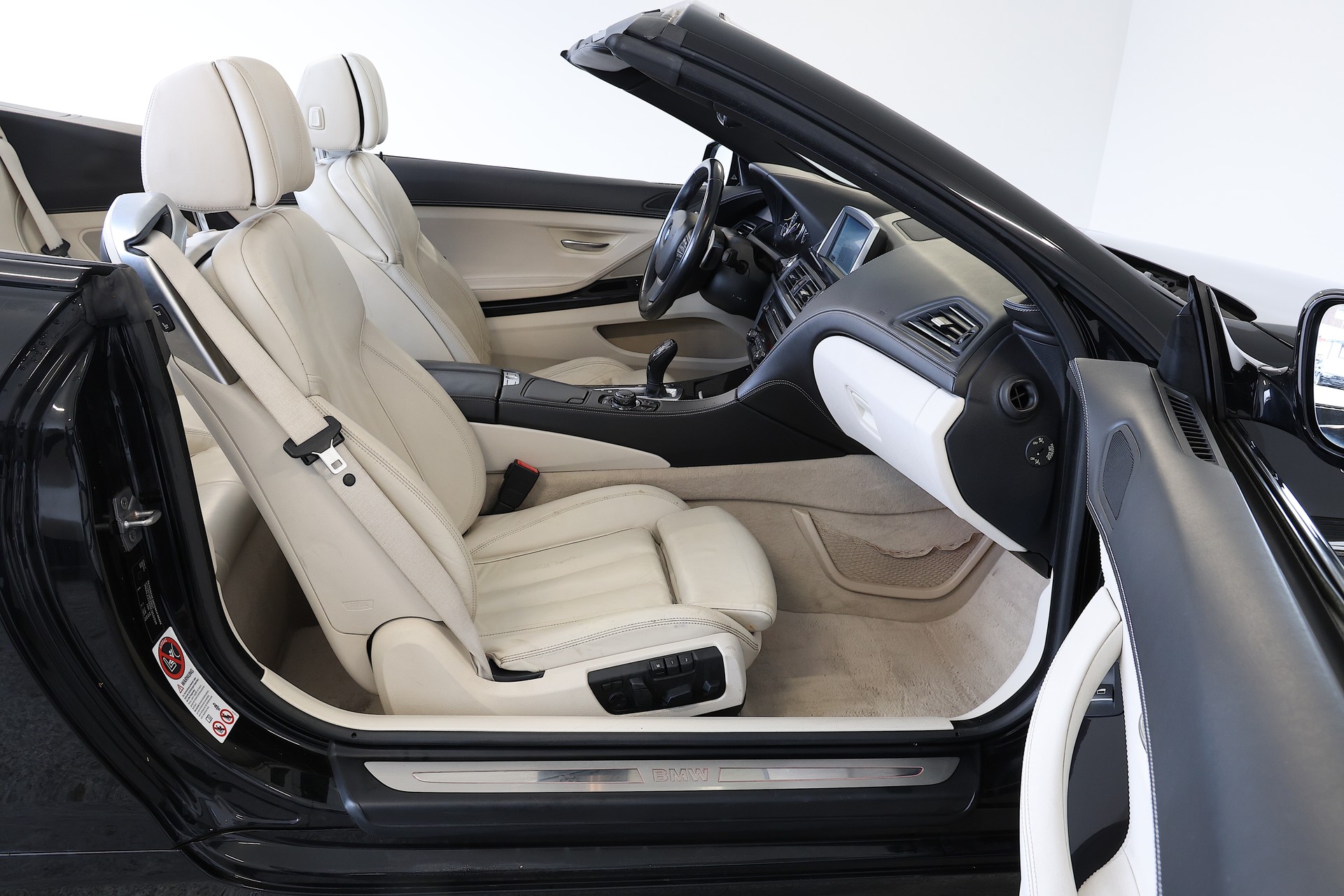 BMW 650i Cabrio-image-13