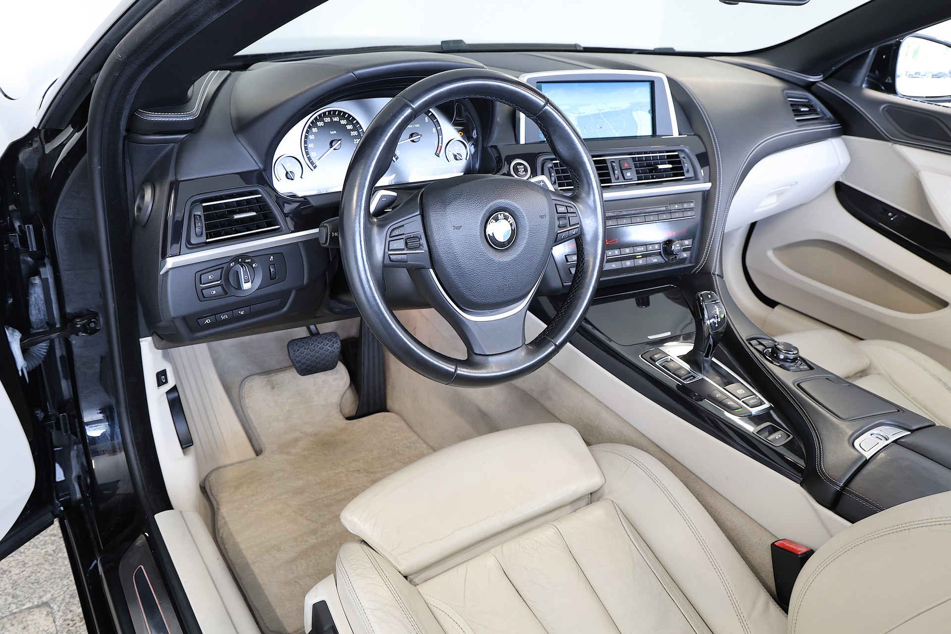 BMW 650i Cabrio-image-8
