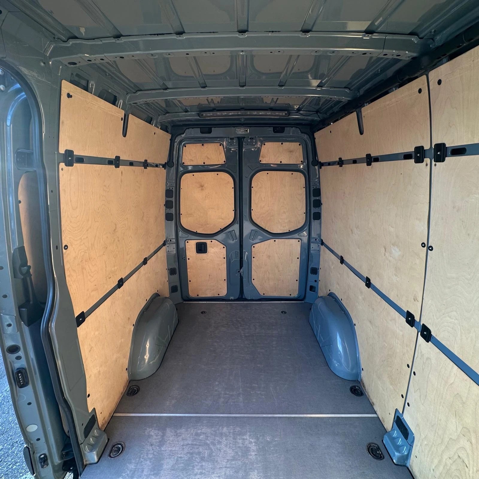 MERCEDES-BENZ Sprinter 214 CDI Standard 9G-TRONIC FWD-image-14