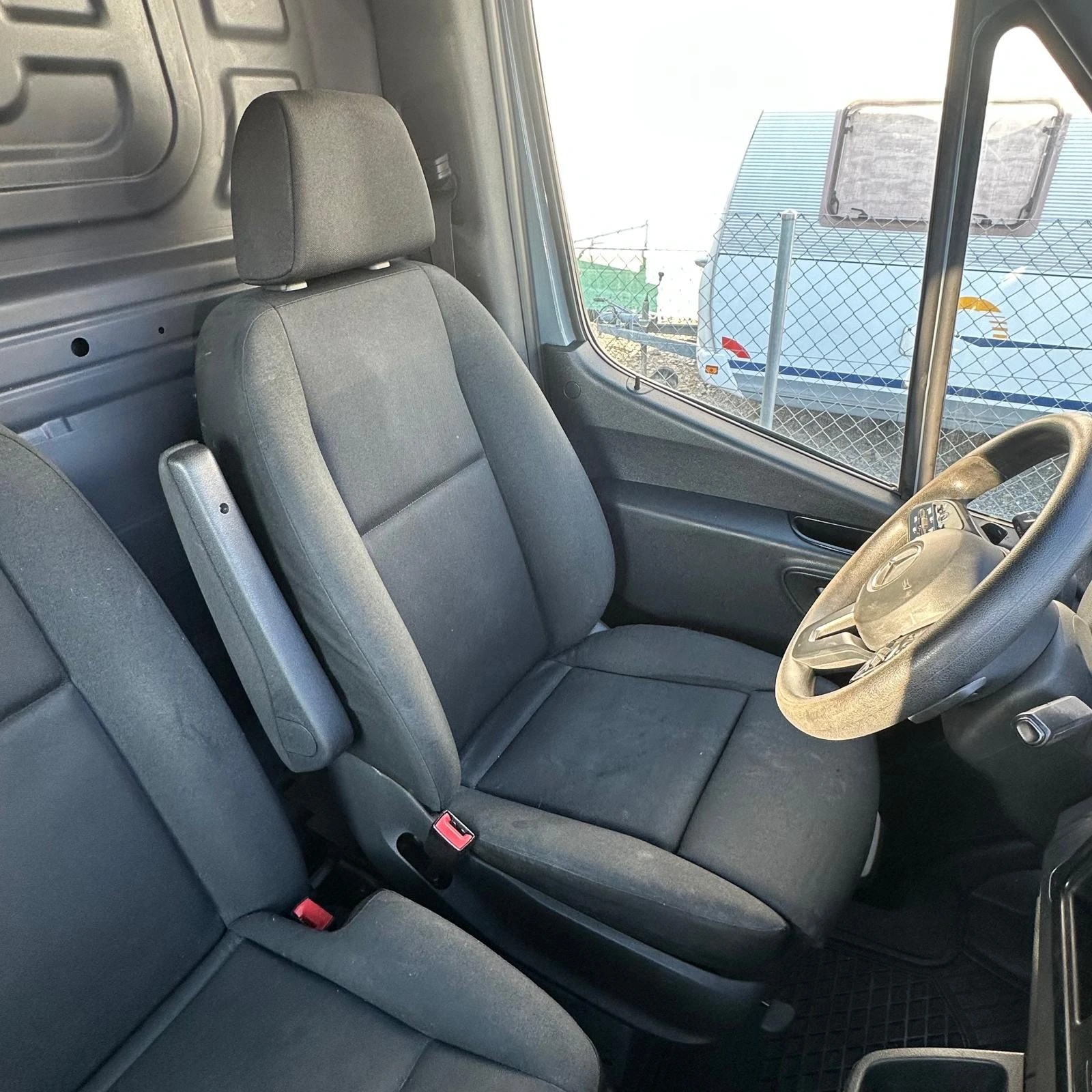 MERCEDES-BENZ Sprinter 214 CDI Standard 9G-TRONIC FWD-image-26