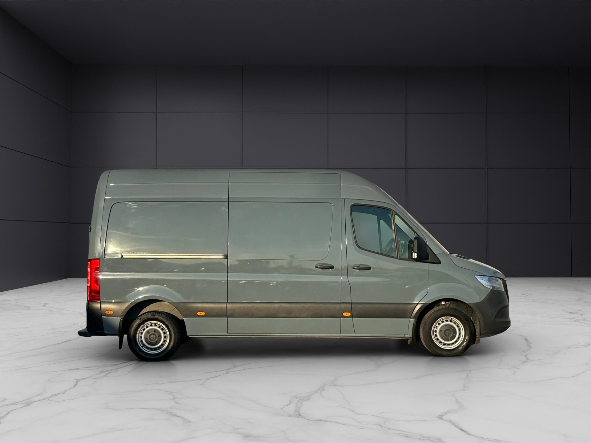 MERCEDES-BENZ Sprinter 214 CDI Standard 9G-TRONIC FWD-image-6