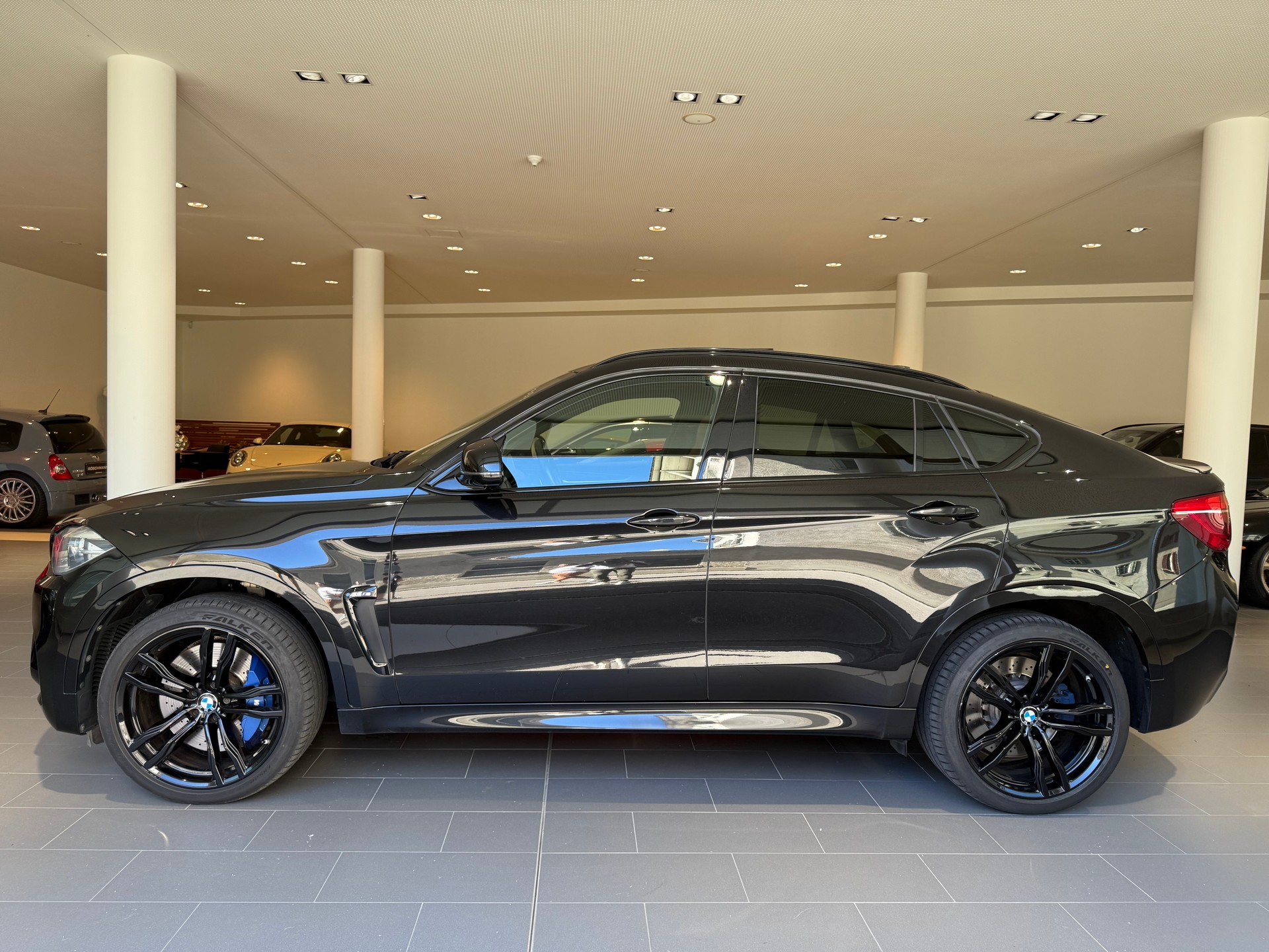 BMW X6M Edition Black Fire Steptronic-showroom-element-2